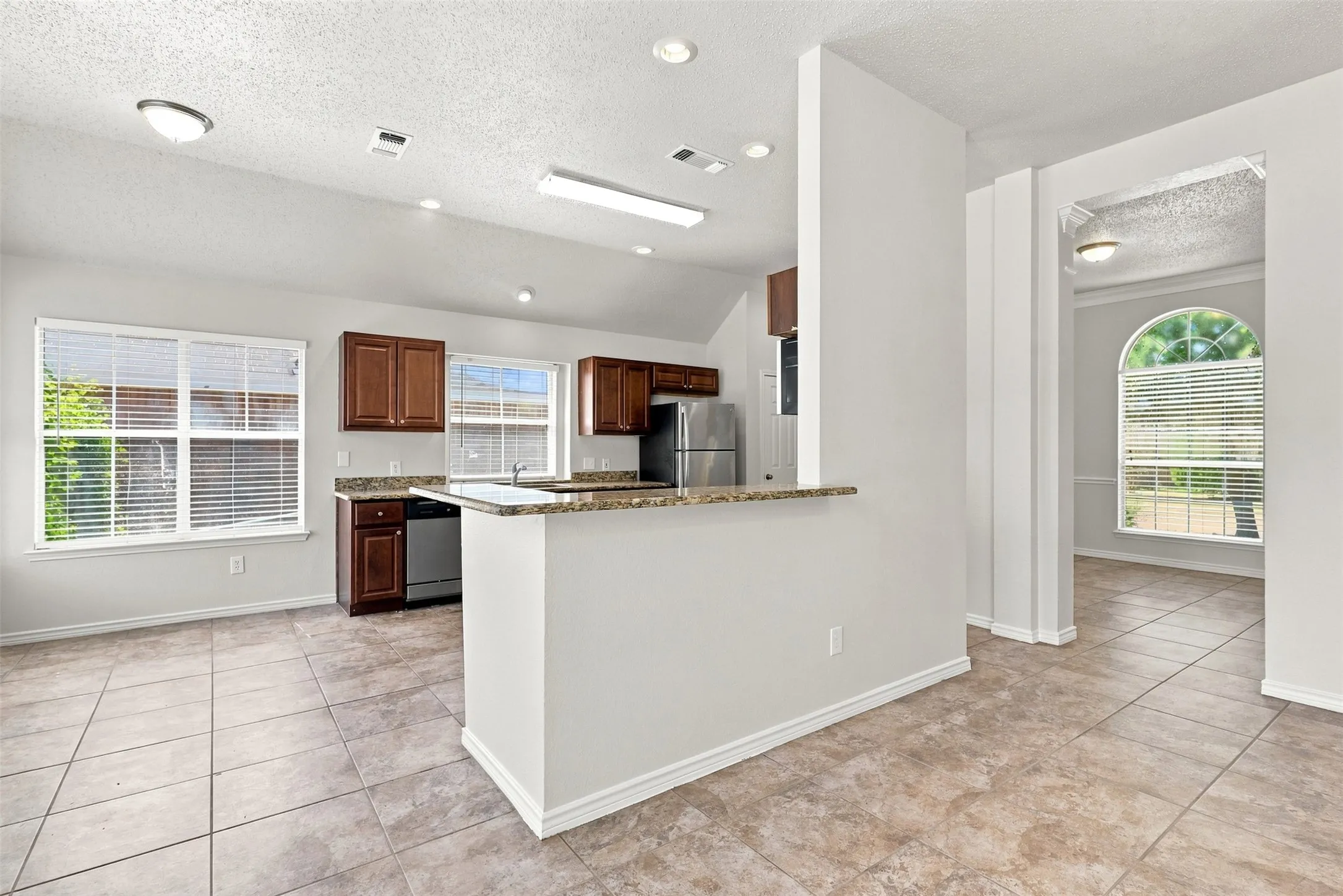 Single Family Residence For Sale in Tarrant County , 2005 Melissa Diane Street, Mansfield, Texas 76063, 3 Bedroom, 2 Bathroom, 2 Garage spaces, 1,813 Sqft, built in 1995, mls#21348799, Real Estate Agent in Mansfield, Homes For Sale in Tarrant county, Homes For Sale in Mansfield, Realtor in Mansfield Texas, Real Estate Brokerage Independent Realty Texas, Luminita Cordes Realtor