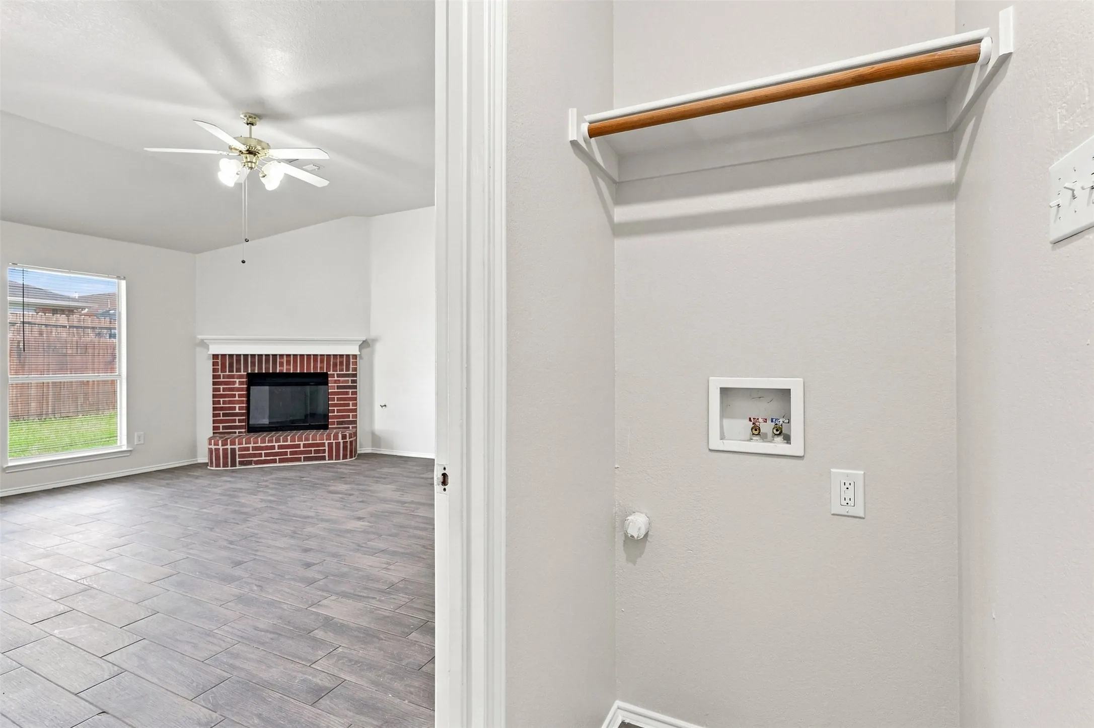 Single Family Residence For Sale in Tarrant County , 625 Jamie Lane, Mansfield, Texas 76063, 3 Bedroom, 2 Bathroom, 2 Garage spaces, 1,536 Sqft, built in 2000, mls#21348770, Real Estate Agent in Mansfield, Homes For Sale in Tarrant county, Homes For Sale in Mansfield, Realtor in Mansfield Texas, Real Estate Brokerage Independent Realty Texas, Luminita Cordes Realtor