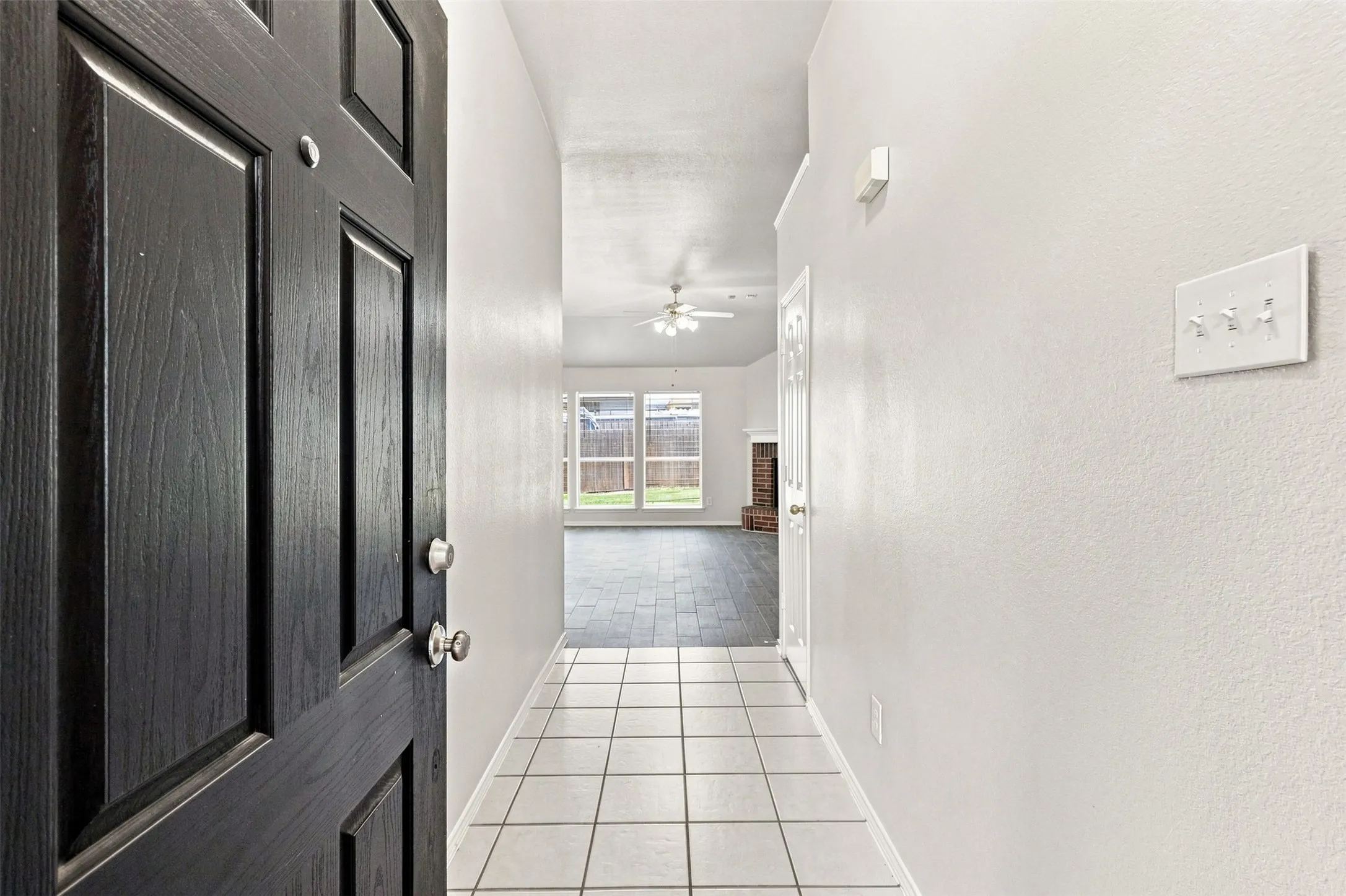 Single Family Residence For Sale in Tarrant County , 625 Jamie Lane, Mansfield, Texas 76063, 3 Bedroom, 2 Bathroom, 2 Garage spaces, 1,536 Sqft, built in 2000, mls#21348770, Real Estate Agent in Mansfield, Homes For Sale in Tarrant county, Homes For Sale in Mansfield, Realtor in Mansfield Texas, Real Estate Brokerage Independent Realty Texas, Luminita Cordes Realtor