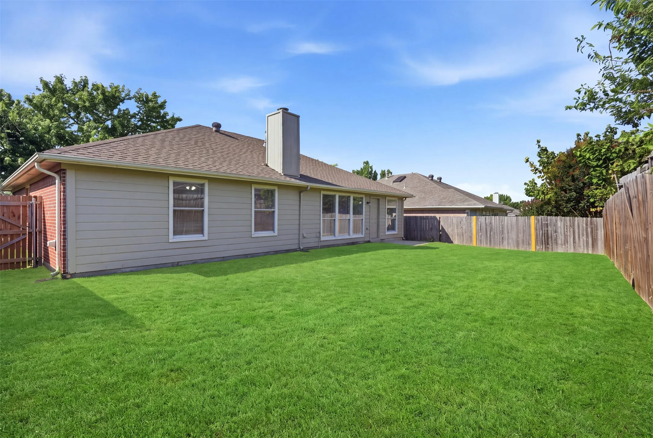Single Family Residence For Sale in Tarrant County , 625 Jamie Lane, Mansfield, Texas 76063, 3 Bedroom, 2 Bathroom, 2 Garage spaces, 1,536 Sqft, built in 2000, mls#21348770, Real Estate Agent in Mansfield, Homes For Sale in Tarrant county, Homes For Sale in Mansfield, Realtor in Mansfield Texas, Real Estate Brokerage Independent Realty Texas, Luminita Cordes Realtor