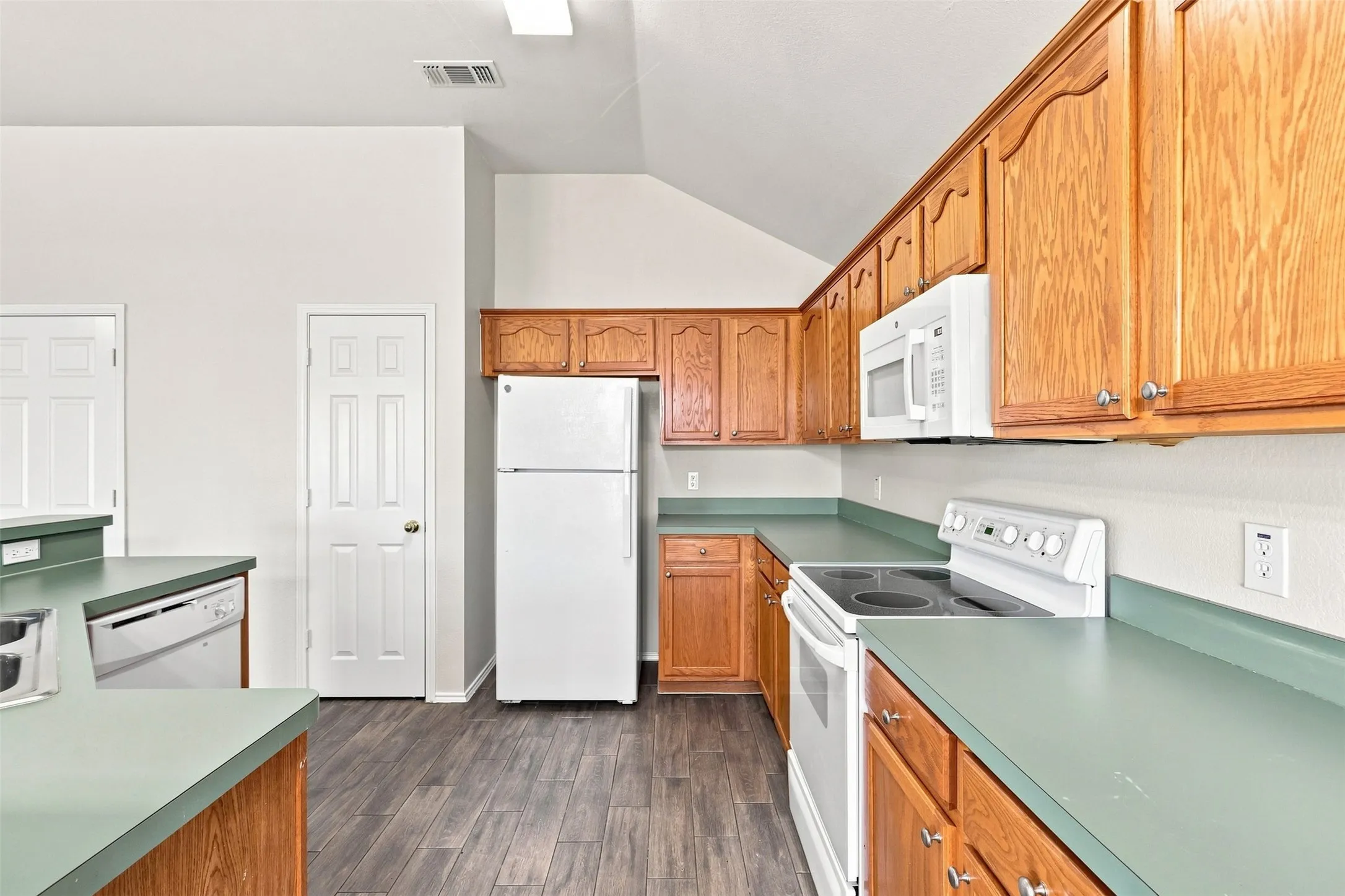 Single Family Residence For Sale in Tarrant County , 625 Jamie Lane, Mansfield, Texas 76063, 3 Bedroom, 2 Bathroom, 2 Garage spaces, 1,536 Sqft, built in 2000, mls#21348770, Real Estate Agent in Mansfield, Homes For Sale in Tarrant county, Homes For Sale in Mansfield, Realtor in Mansfield Texas, Real Estate Brokerage Independent Realty Texas, Luminita Cordes Realtor