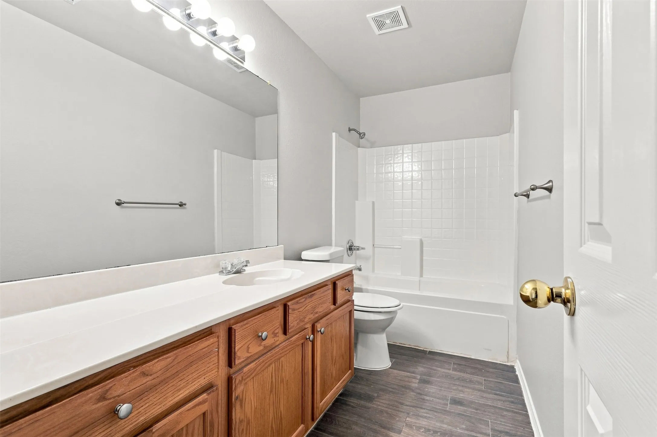Single Family Residence For Sale in Tarrant County , 625 Jamie Lane, Mansfield, Texas 76063, 3 Bedroom, 2 Bathroom, 2 Garage spaces, 1,536 Sqft, built in 2000, mls#21348770, Real Estate Agent in Mansfield, Homes For Sale in Tarrant county, Homes For Sale in Mansfield, Realtor in Mansfield Texas, Real Estate Brokerage Independent Realty Texas, Luminita Cordes Realtor