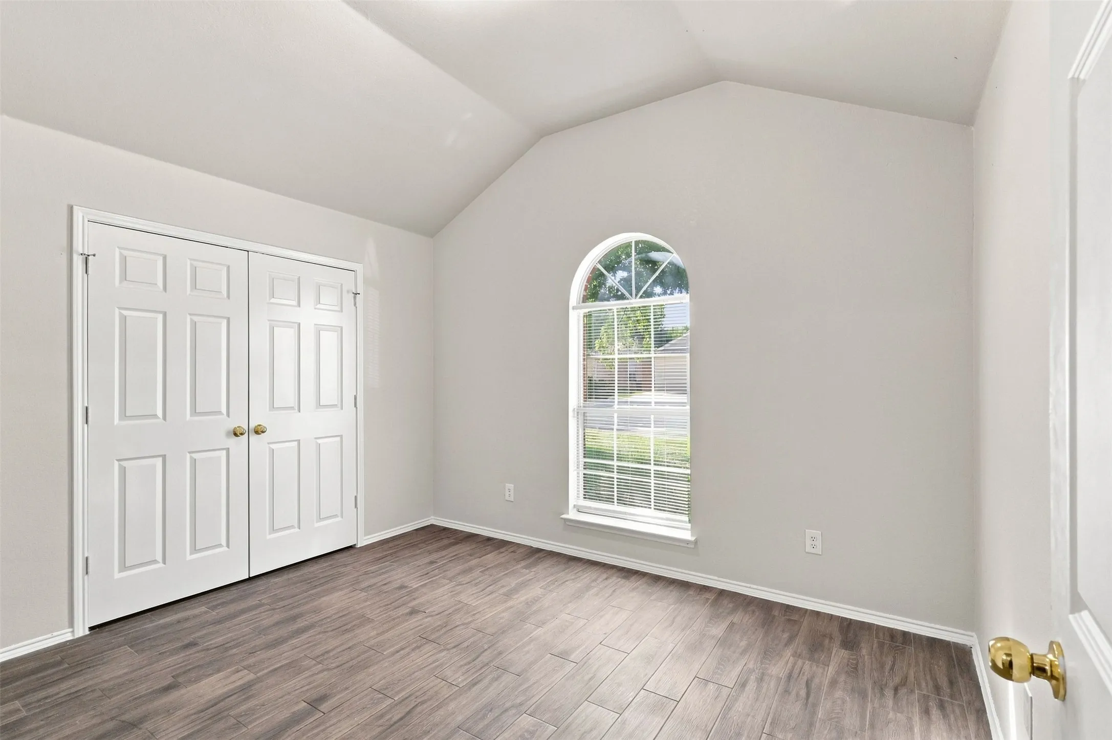 Single Family Residence For Sale in Tarrant County , 625 Jamie Lane, Mansfield, Texas 76063, 3 Bedroom, 2 Bathroom, 2 Garage spaces, 1,536 Sqft, built in 2000, mls#21348770, Real Estate Agent in Mansfield, Homes For Sale in Tarrant county, Homes For Sale in Mansfield, Realtor in Mansfield Texas, Real Estate Brokerage Independent Realty Texas, Luminita Cordes Realtor