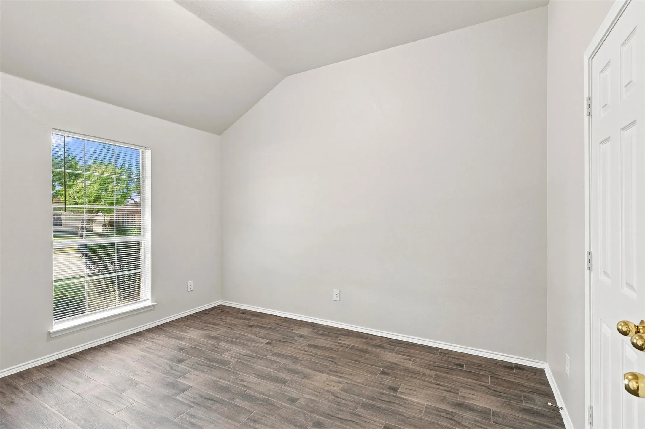 Single Family Residence For Sale in Tarrant County , 625 Jamie Lane, Mansfield, Texas 76063, 3 Bedroom, 2 Bathroom, 2 Garage spaces, 1,536 Sqft, built in 2000, mls#21348770, Real Estate Agent in Mansfield, Homes For Sale in Tarrant county, Homes For Sale in Mansfield, Realtor in Mansfield Texas, Real Estate Brokerage Independent Realty Texas, Luminita Cordes Realtor