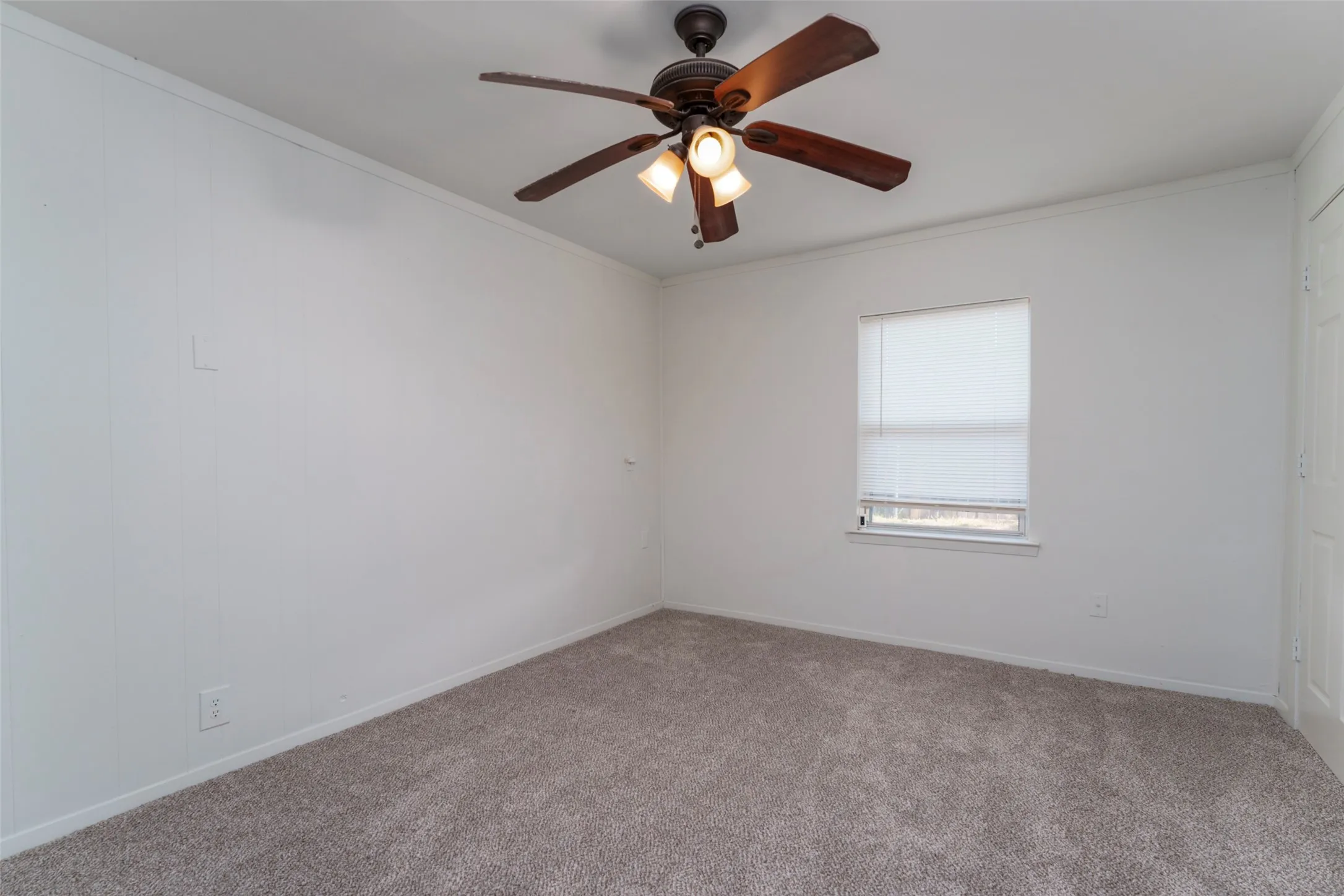 Single Family Residence For Sale in Tarrant County , 310 North Road, Kennedale, Texas 76060, 3 Bedroom, 2 Bathroom, 1 Garage spaces, 1,983 Sqft, built in 1945, mls#21352262, Real Estate Agent in Kennedale, Homes For Sale in Tarrant county, Homes For Sale in Kennedale, Realtor in Kennedale Texas, Real Estate Brokerage Independent Realty Texas, Luminita Cordes Realtor