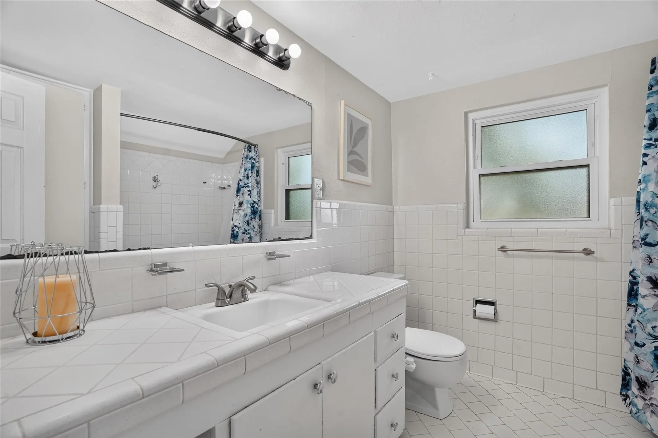 Single Family Residence For Sale in Tarrant County , 5237 Cockrell Avenue, Fort Worth, Texas 76133, 3 Bedroom, 2 Bathroom, 2 Garage spaces, 2,254 Sqft, built in 1959, mls#21349224, Real Estate Agent in Fort Worth, Homes For Sale in Tarrant county, Homes For Sale in Fort Worth, Realtor in Fort Worth Texas, Real Estate Brokerage Independent Realty Texas, Luminita Cordes Realtor