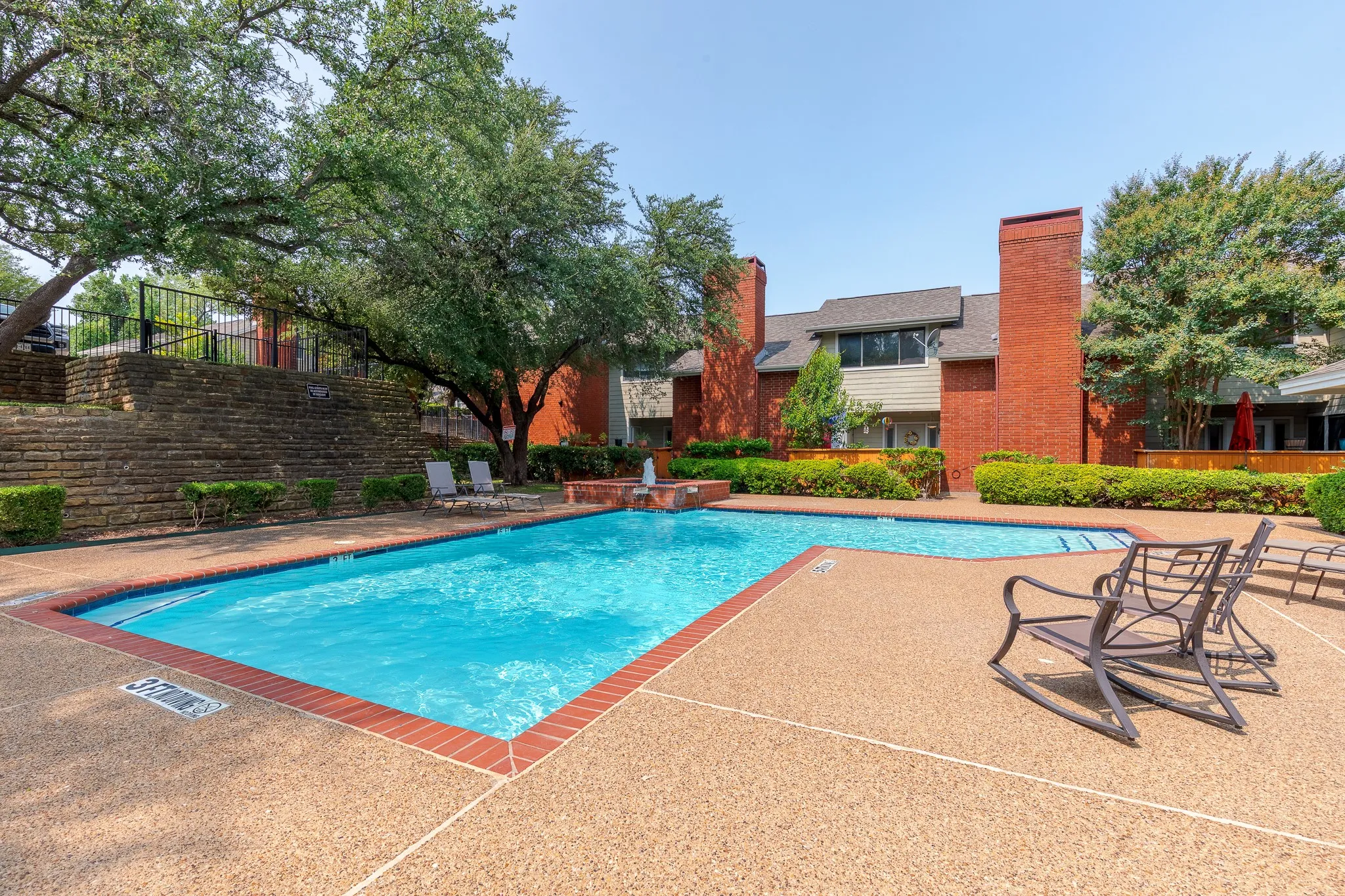 Condominium For Sale in Dallas County , 8404 Forest Lane 203, Dallas, Texas 75243, 1 Bedroom, 2 Bathroom, Garage spaces, 745 Sqft, built in 1984, mls#21348681, Real Estate Agent in Dallas, Homes For Sale in Dallas county, Homes For Sale in Dallas, Realtor in Dallas Texas, Real Estate Brokerage Independent Realty Texas, Luminita Cordes Realtor
