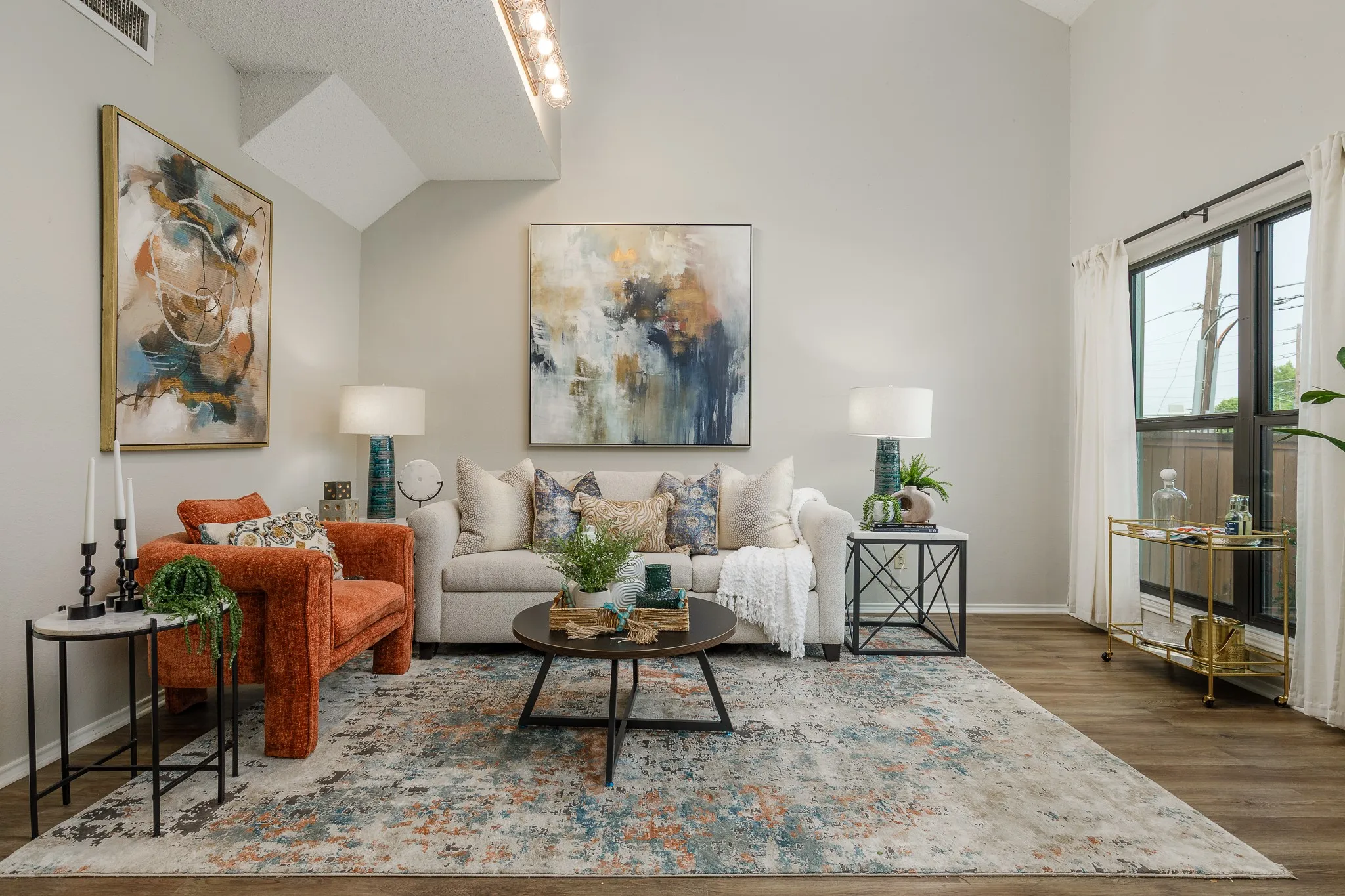 Condominium For Sale in Dallas County , 8404 Forest Lane 203, Dallas, Texas 75243, 1 Bedroom, 2 Bathroom, Garage spaces, 745 Sqft, built in 1984, mls#21348681, Real Estate Agent in Dallas, Homes For Sale in Dallas county, Homes For Sale in Dallas, Realtor in Dallas Texas, Real Estate Brokerage Independent Realty Texas, Luminita Cordes Realtor