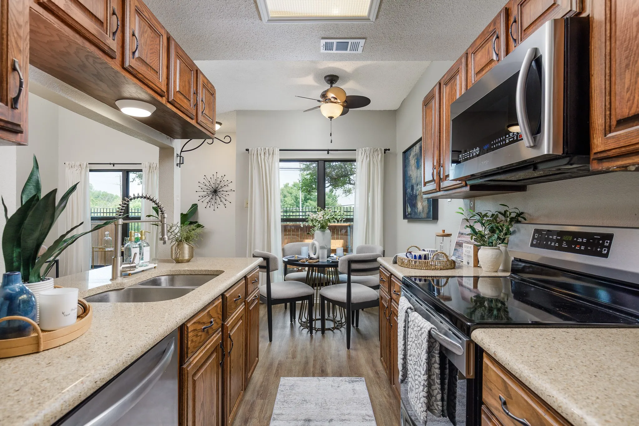 Condominium For Sale in Dallas County , 8404 Forest Lane 203, Dallas, Texas 75243, 1 Bedroom, 2 Bathroom, Garage spaces, 745 Sqft, built in 1984, mls#21348681, Real Estate Agent in Dallas, Homes For Sale in Dallas county, Homes For Sale in Dallas, Realtor in Dallas Texas, Real Estate Brokerage Independent Realty Texas, Luminita Cordes Realtor