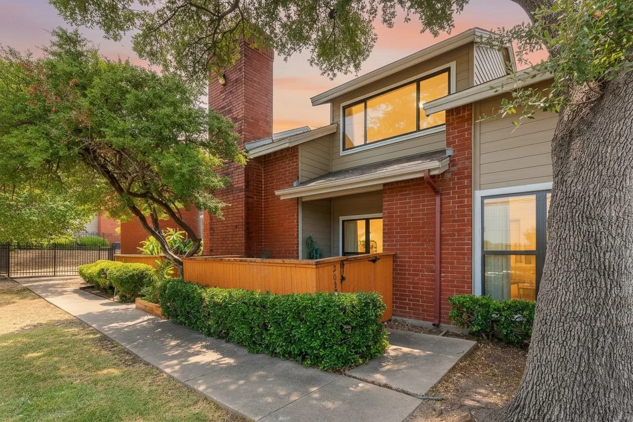Condominium For Sale in Dallas County , 8404 Forest Lane 203, Dallas, Texas 75243, 1 Bedroom, 2 Bathroom, Garage spaces, 745 Sqft, built in 1984, mls#21348681, Real Estate Agent in Dallas, Homes For Sale in Dallas county, Homes For Sale in Dallas, Realtor in Dallas Texas, Real Estate Brokerage Independent Realty Texas, Luminita Cordes Realtor