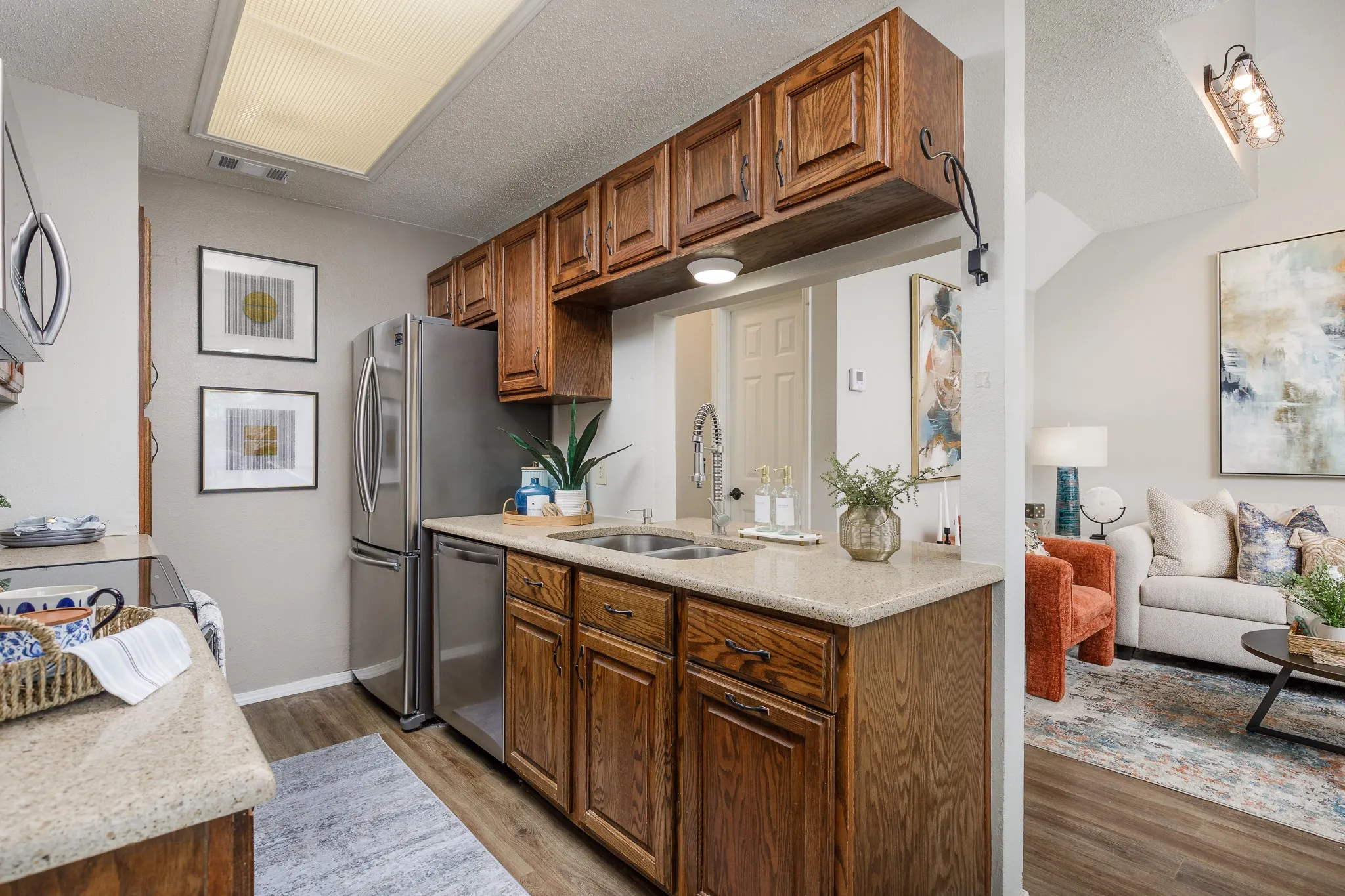 Condominium For Sale in Dallas County , 8404 Forest Lane 203, Dallas, Texas 75243, 1 Bedroom, 2 Bathroom, Garage spaces, 745 Sqft, built in 1984, mls#21348681, Real Estate Agent in Dallas, Homes For Sale in Dallas county, Homes For Sale in Dallas, Realtor in Dallas Texas, Real Estate Brokerage Independent Realty Texas, Luminita Cordes Realtor