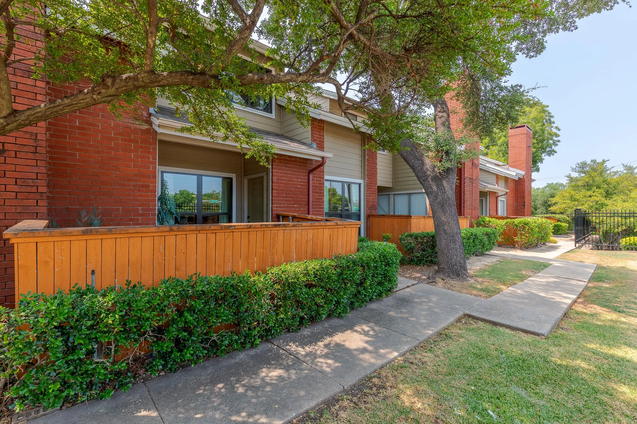 Condominium For Sale in Dallas County , 8404 Forest Lane 203, Dallas, Texas 75243, 1 Bedroom, 2 Bathroom, Garage spaces, 745 Sqft, built in 1984, mls#21348681, Real Estate Agent in Dallas, Homes For Sale in Dallas county, Homes For Sale in Dallas, Realtor in Dallas Texas, Real Estate Brokerage Independent Realty Texas, Luminita Cordes Realtor