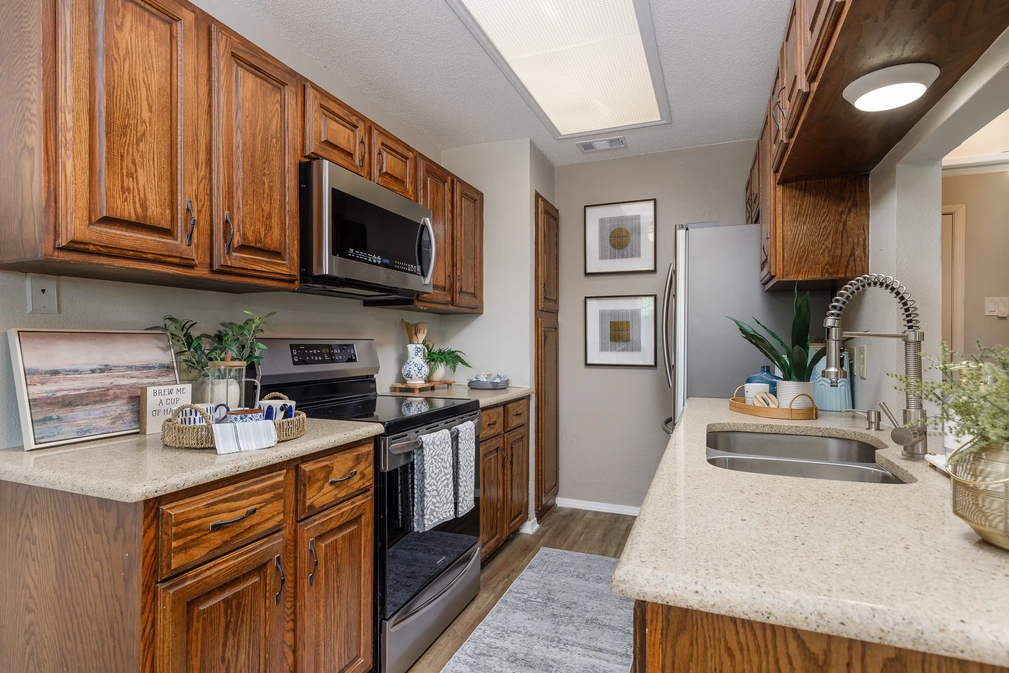 Condominium For Sale in Dallas County , 8404 Forest Lane 203, Dallas, Texas 75243, 1 Bedroom, 2 Bathroom, Garage spaces, 745 Sqft, built in 1984, mls#21348681, Real Estate Agent in Dallas, Homes For Sale in Dallas county, Homes For Sale in Dallas, Realtor in Dallas Texas, Real Estate Brokerage Independent Realty Texas, Luminita Cordes Realtor