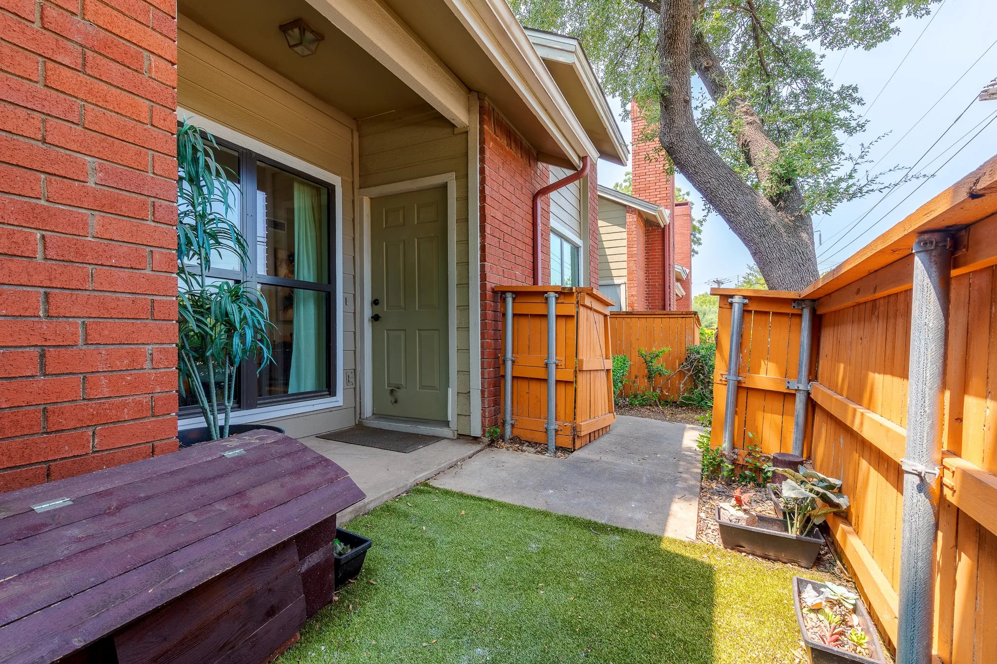Condominium For Sale in Dallas County , 8404 Forest Lane 203, Dallas, Texas 75243, 1 Bedroom, 2 Bathroom, Garage spaces, 745 Sqft, built in 1984, mls#21348681, Real Estate Agent in Dallas, Homes For Sale in Dallas county, Homes For Sale in Dallas, Realtor in Dallas Texas, Real Estate Brokerage Independent Realty Texas, Luminita Cordes Realtor