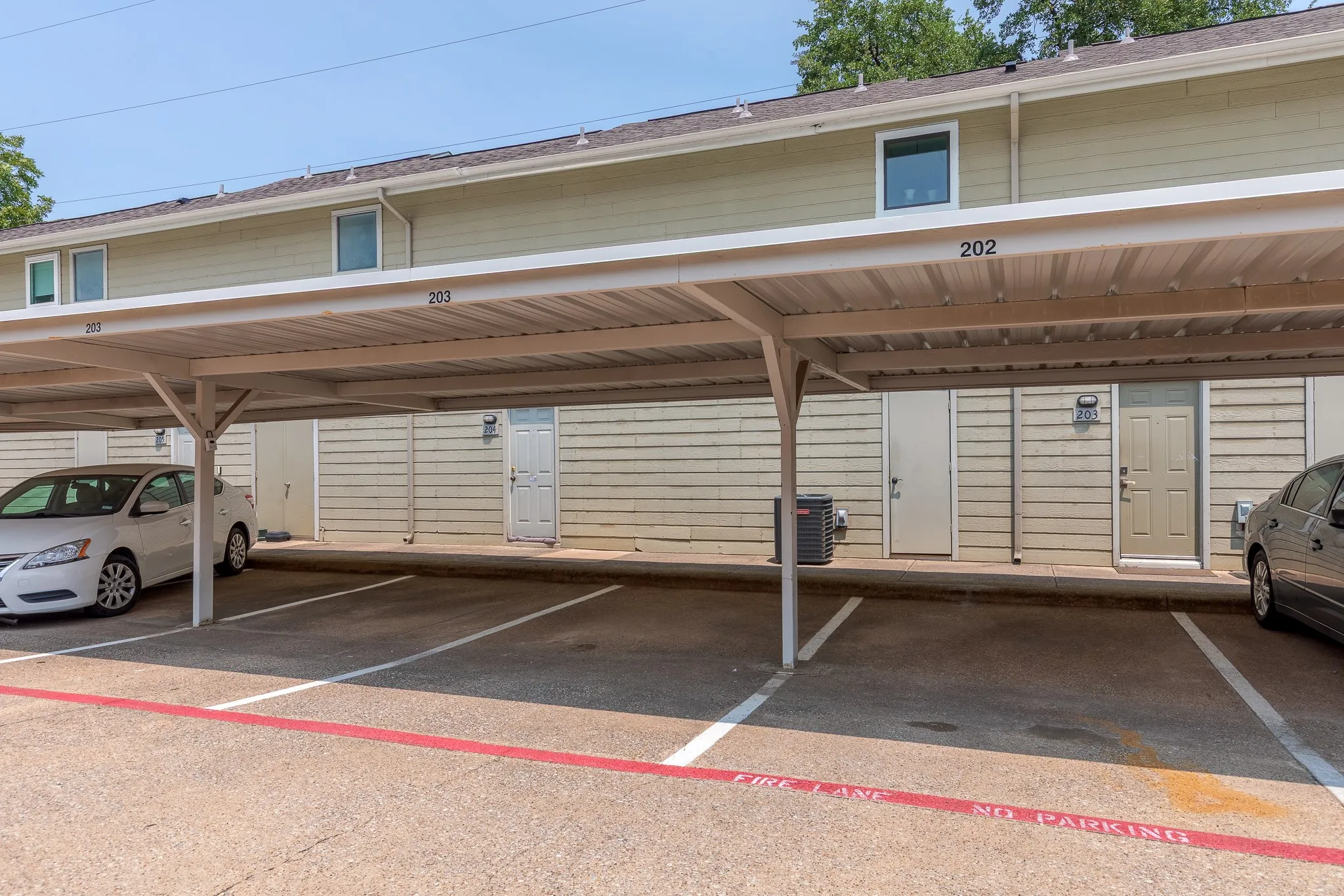 Condominium For Sale in Dallas County , 8404 Forest Lane 203, Dallas, Texas 75243, 1 Bedroom, 2 Bathroom, Garage spaces, 745 Sqft, built in 1984, mls#21348681, Real Estate Agent in Dallas, Homes For Sale in Dallas county, Homes For Sale in Dallas, Realtor in Dallas Texas, Real Estate Brokerage Independent Realty Texas, Luminita Cordes Realtor
