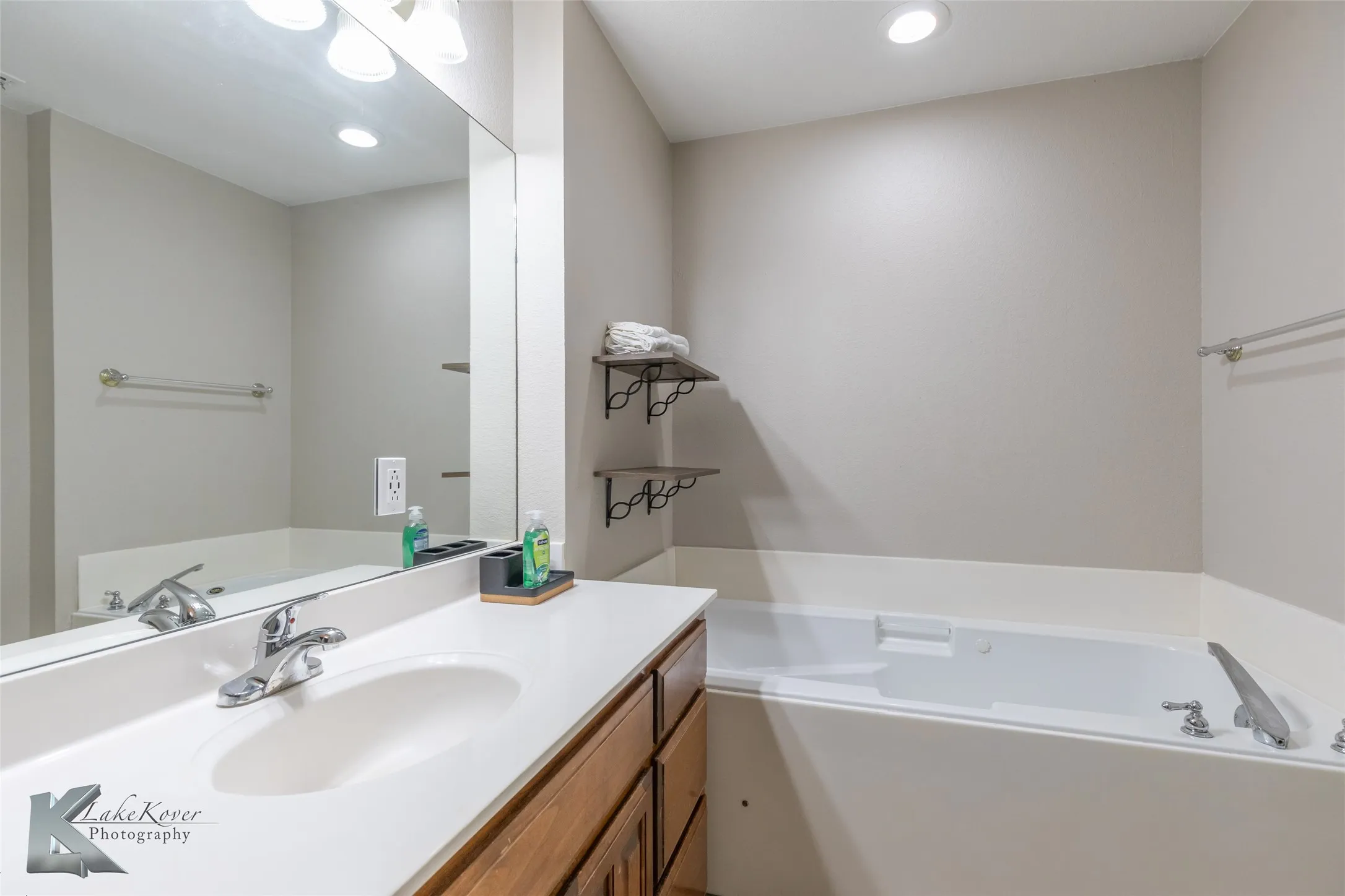 Single Family Residence For Rent in Taylor County , 6670 Picadilly Street, Abilene, Texas 79606, 4 Bedroom, 2 Bathroom, 2 Garage spaces, 1,895 Sqft, built in 2003, mls#21352176, Real Estate Agent in Abilene, Homes For Rent in Taylor county, Homes For Rent in Abilene, Realtor in Abilene Texas, Real Estate Brokerage Independent Realty Texas, Luminita Cordes Realtor