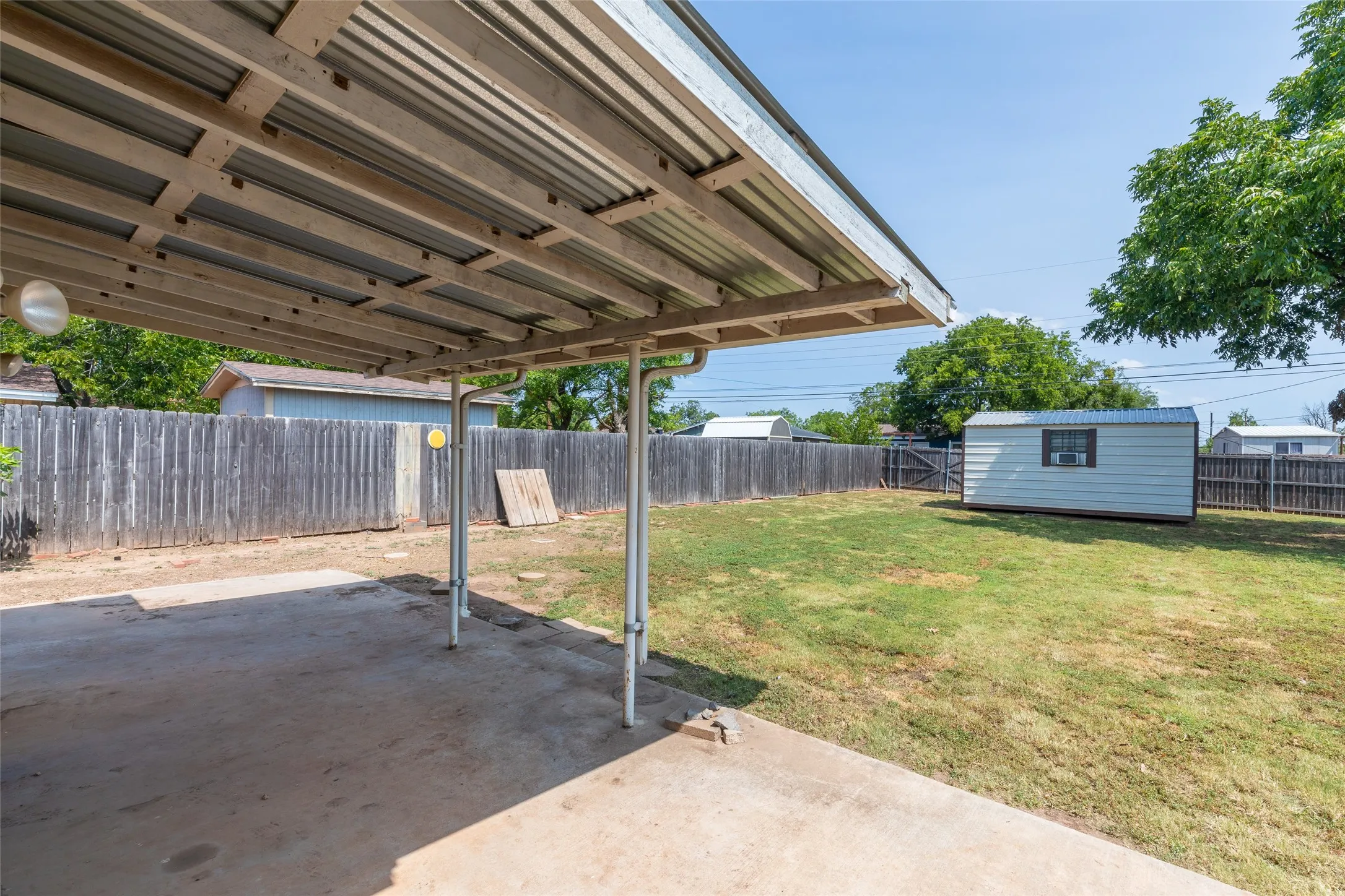 Single Family Residence For Sale in Taylor County , 2502 Bennett Drive, Abilene, Texas 79605, 4 Bedroom, 2 Bathroom, Garage spaces, 1,660 Sqft, built in 1958, mls#21350481, Real Estate Agent in Abilene, Homes For Sale in Taylor county, Homes For Sale in Abilene, Realtor in Abilene Texas, Real Estate Brokerage Independent Realty Texas, Luminita Cordes Realtor