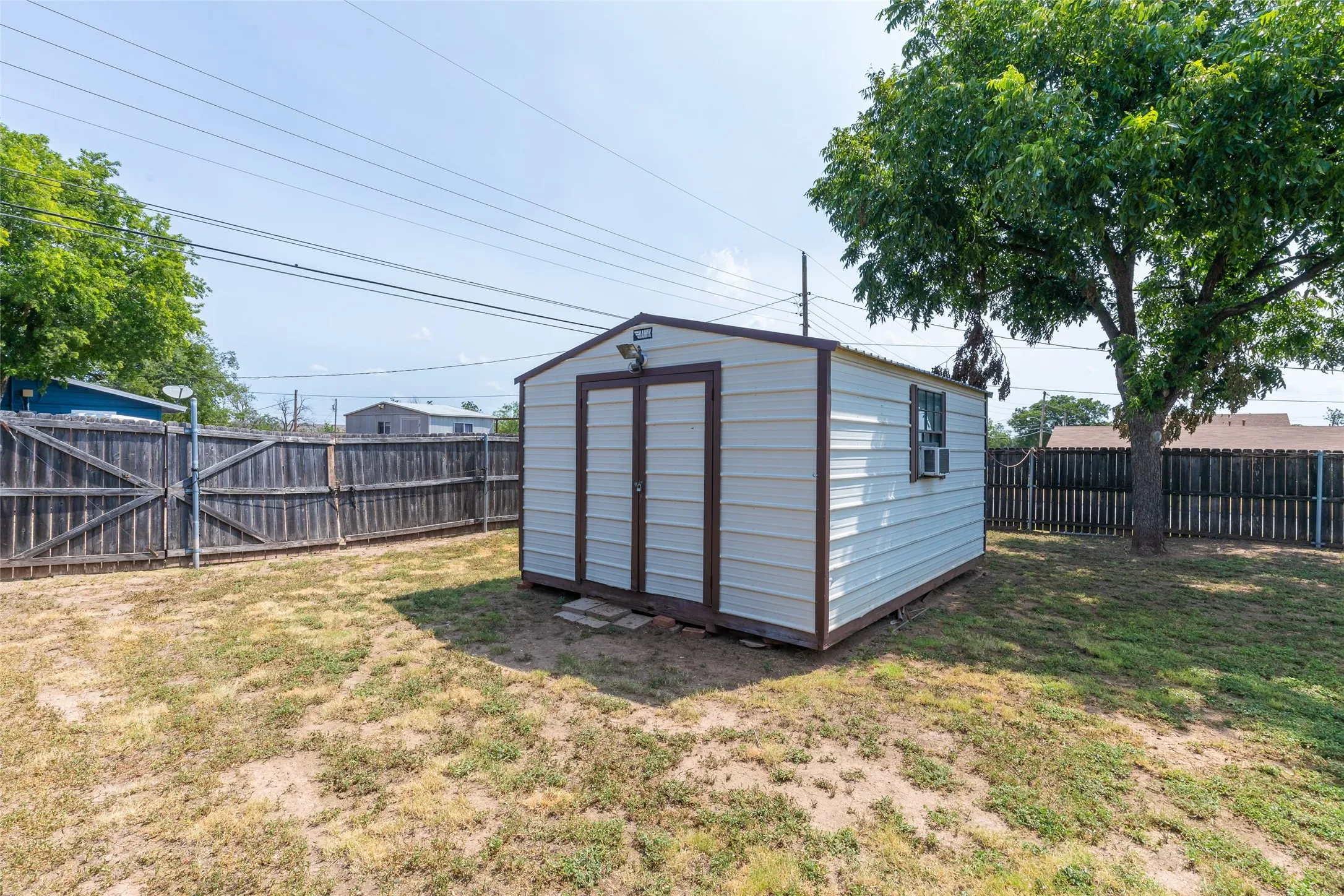 Single Family Residence For Sale in Taylor County , 2502 Bennett Drive, Abilene, Texas 79605, 4 Bedroom, 2 Bathroom, Garage spaces, 1,660 Sqft, built in 1958, mls#21350481, Real Estate Agent in Abilene, Homes For Sale in Taylor county, Homes For Sale in Abilene, Realtor in Abilene Texas, Real Estate Brokerage Independent Realty Texas, Luminita Cordes Realtor