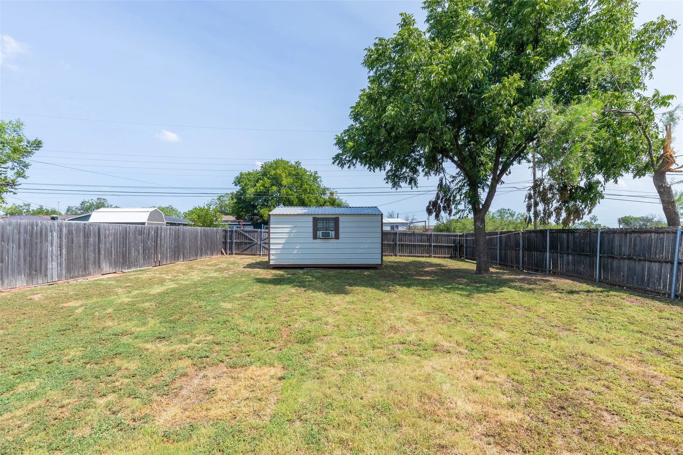 Single Family Residence For Sale in Taylor County , 2502 Bennett Drive, Abilene, Texas 79605, 4 Bedroom, 2 Bathroom, Garage spaces, 1,660 Sqft, built in 1958, mls#21350481, Real Estate Agent in Abilene, Homes For Sale in Taylor county, Homes For Sale in Abilene, Realtor in Abilene Texas, Real Estate Brokerage Independent Realty Texas, Luminita Cordes Realtor