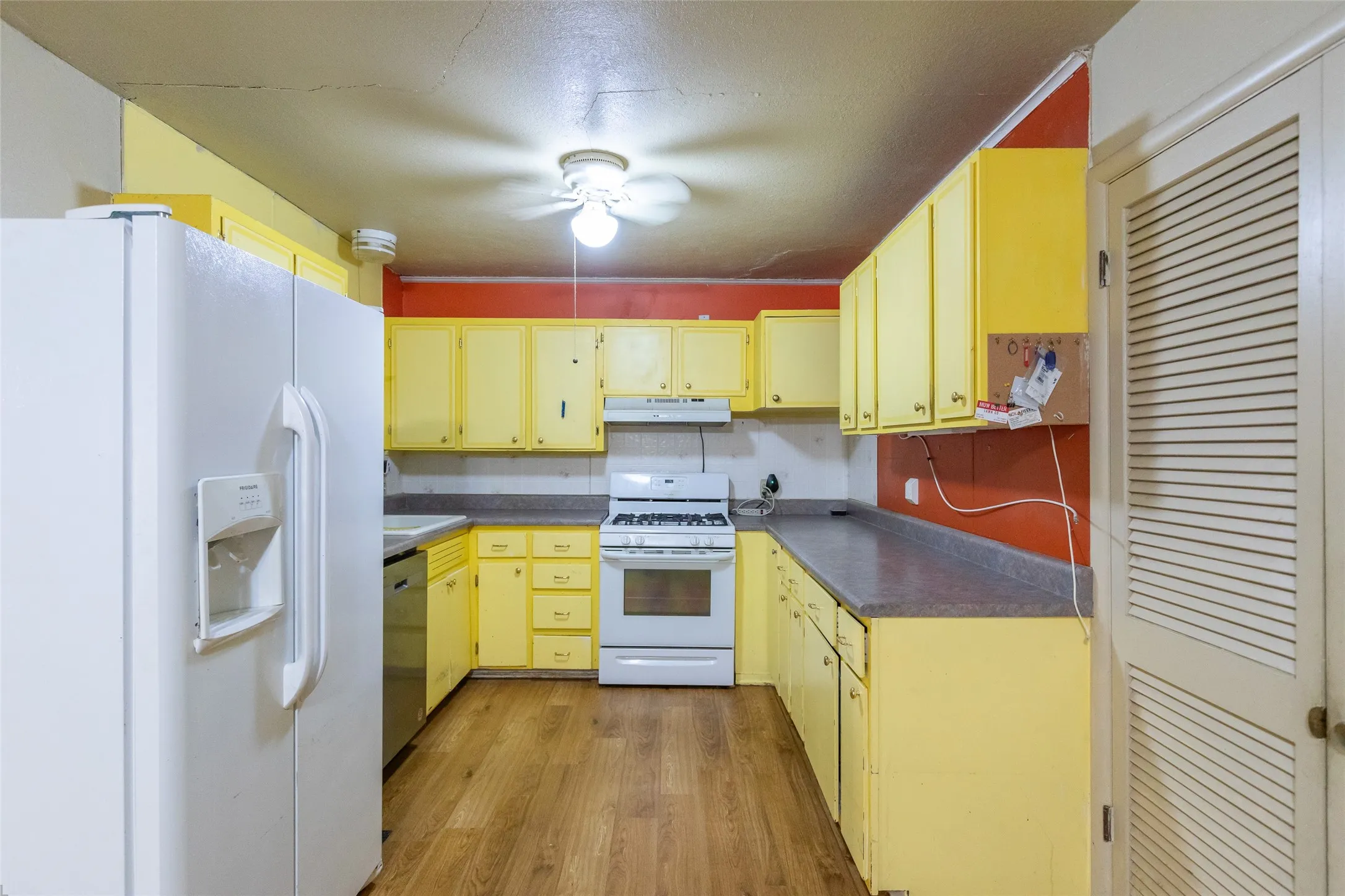 Single Family Residence For Sale in Taylor County , 2502 Bennett Drive, Abilene, Texas 79605, 4 Bedroom, 2 Bathroom, Garage spaces, 1,660 Sqft, built in 1958, mls#21350481, Real Estate Agent in Abilene, Homes For Sale in Taylor county, Homes For Sale in Abilene, Realtor in Abilene Texas, Real Estate Brokerage Independent Realty Texas, Luminita Cordes Realtor