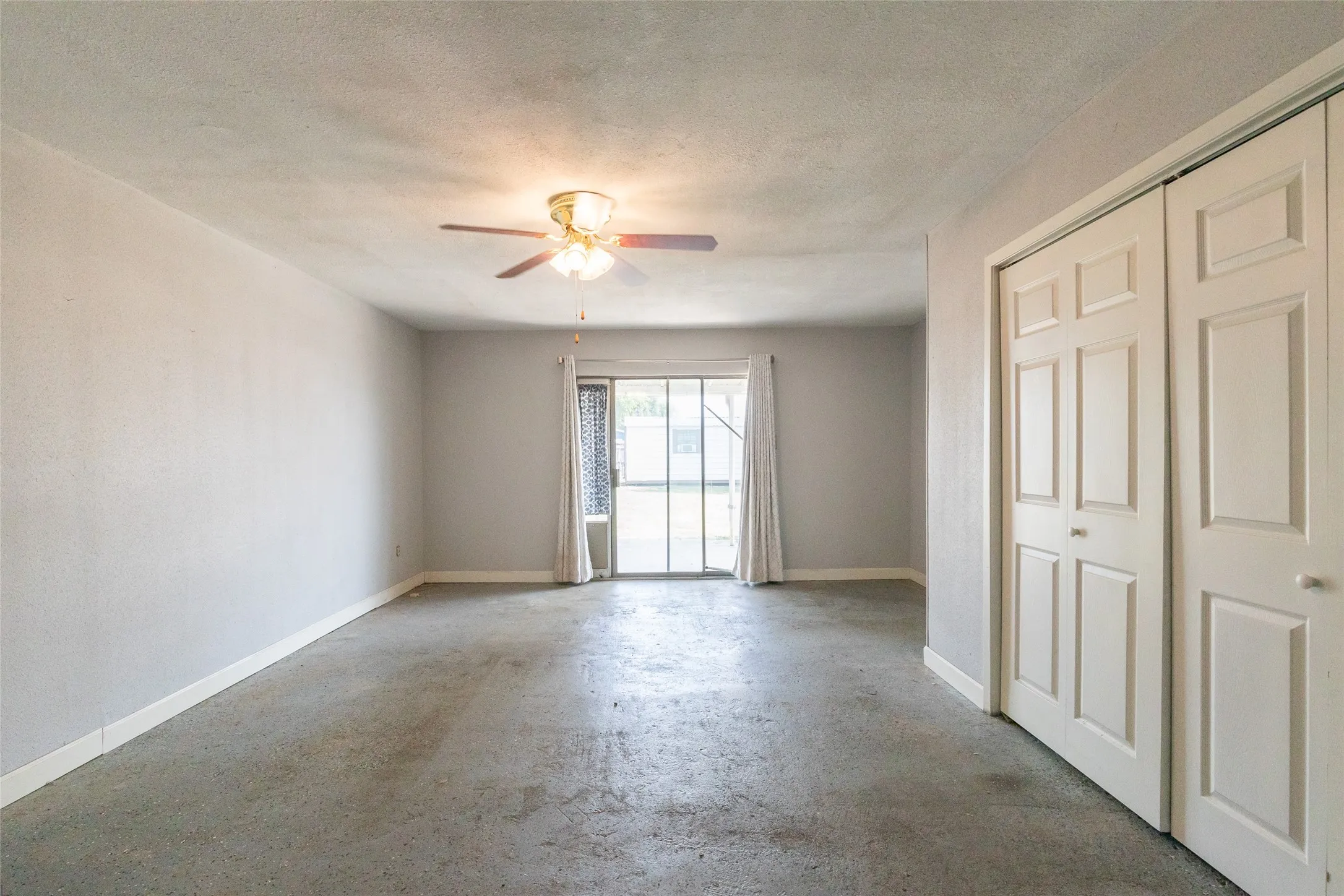 Single Family Residence For Sale in Taylor County , 2502 Bennett Drive, Abilene, Texas 79605, 4 Bedroom, 2 Bathroom, Garage spaces, 1,660 Sqft, built in 1958, mls#21350481, Real Estate Agent in Abilene, Homes For Sale in Taylor county, Homes For Sale in Abilene, Realtor in Abilene Texas, Real Estate Brokerage Independent Realty Texas, Luminita Cordes Realtor