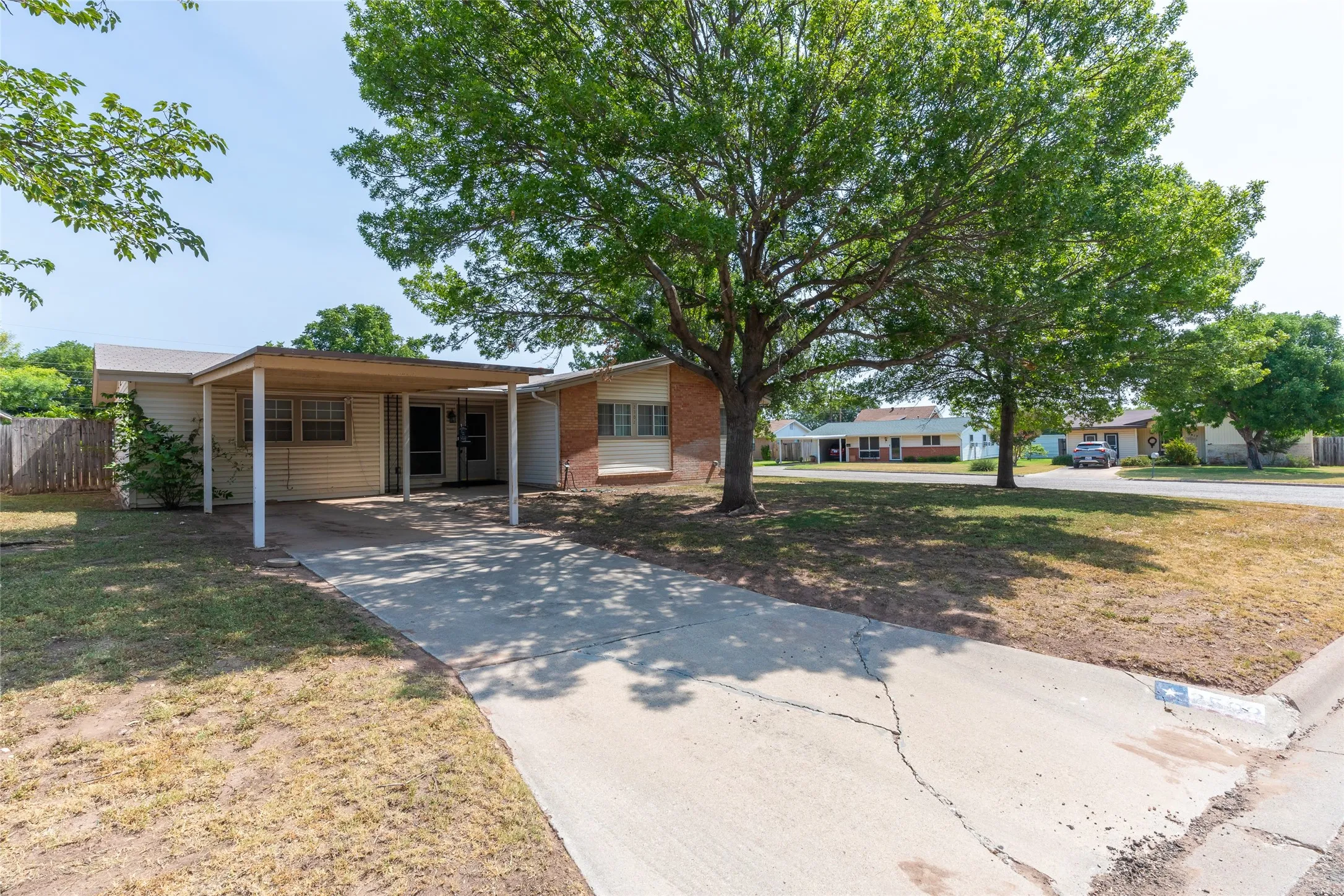 Single Family Residence For Sale in Taylor County , 2502 Bennett Drive, Abilene, Texas 79605, 4 Bedroom, 2 Bathroom, Garage spaces, 1,660 Sqft, built in 1958, mls#21350481, Real Estate Agent in Abilene, Homes For Sale in Taylor county, Homes For Sale in Abilene, Realtor in Abilene Texas, Real Estate Brokerage Independent Realty Texas, Luminita Cordes Realtor