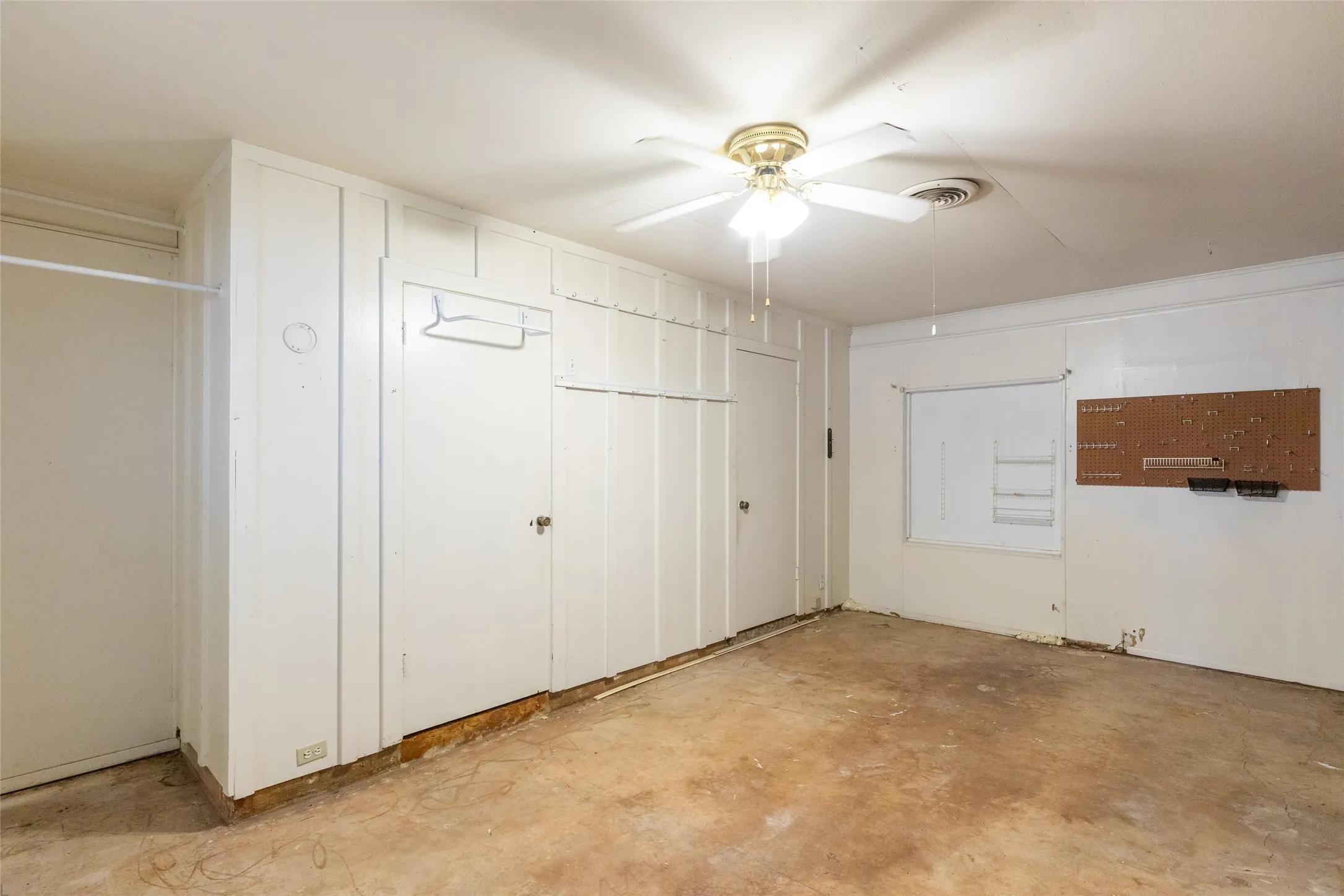 Single Family Residence For Sale in Taylor County , 2502 Bennett Drive, Abilene, Texas 79605, 4 Bedroom, 2 Bathroom, Garage spaces, 1,660 Sqft, built in 1958, mls#21350481, Real Estate Agent in Abilene, Homes For Sale in Taylor county, Homes For Sale in Abilene, Realtor in Abilene Texas, Real Estate Brokerage Independent Realty Texas, Luminita Cordes Realtor