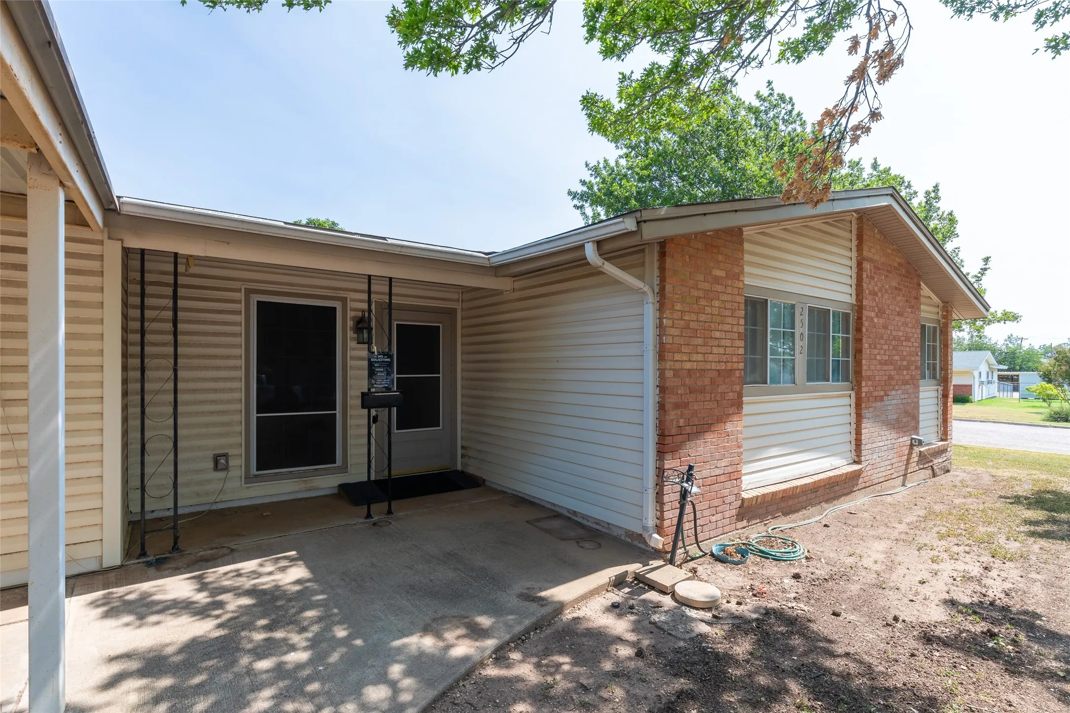 Single Family Residence For Sale in Taylor County , 2502 Bennett Drive, Abilene, Texas 79605, 4 Bedroom, 2 Bathroom, Garage spaces, 1,660 Sqft, built in 1958, mls#21350481, Real Estate Agent in Abilene, Homes For Sale in Taylor county, Homes For Sale in Abilene, Realtor in Abilene Texas, Real Estate Brokerage Independent Realty Texas, Luminita Cordes Realtor