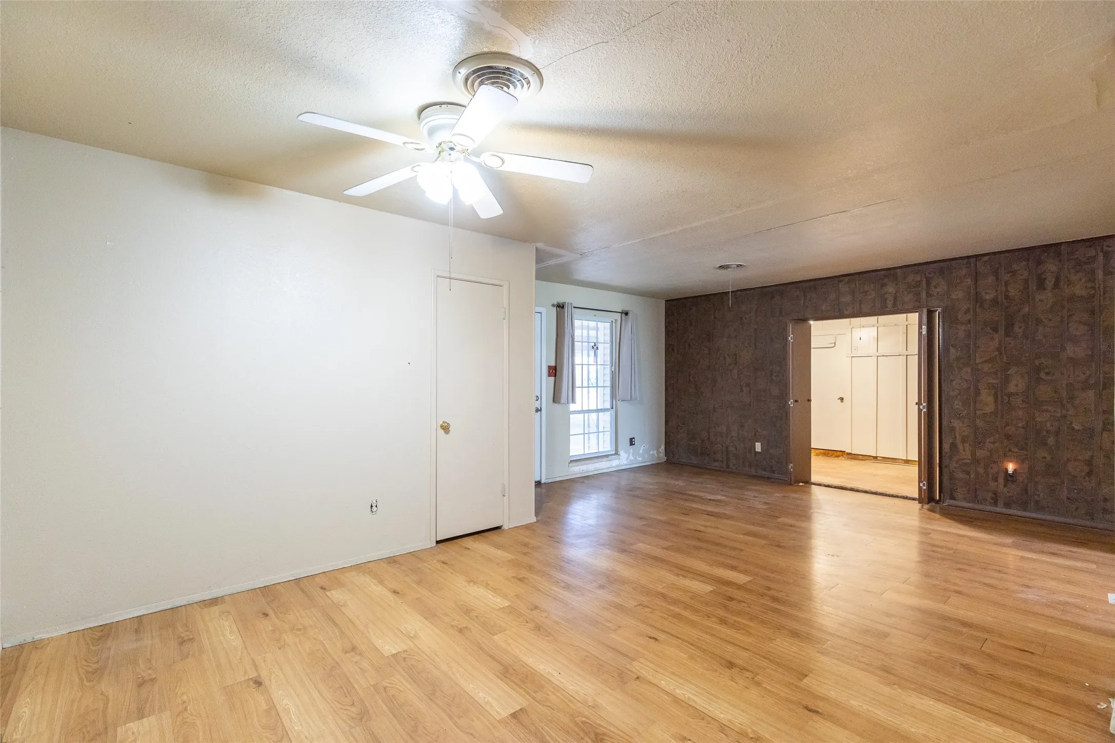 Single Family Residence For Sale in Taylor County , 2502 Bennett Drive, Abilene, Texas 79605, 4 Bedroom, 2 Bathroom, Garage spaces, 1,660 Sqft, built in 1958, mls#21350481, Real Estate Agent in Abilene, Homes For Sale in Taylor county, Homes For Sale in Abilene, Realtor in Abilene Texas, Real Estate Brokerage Independent Realty Texas, Luminita Cordes Realtor