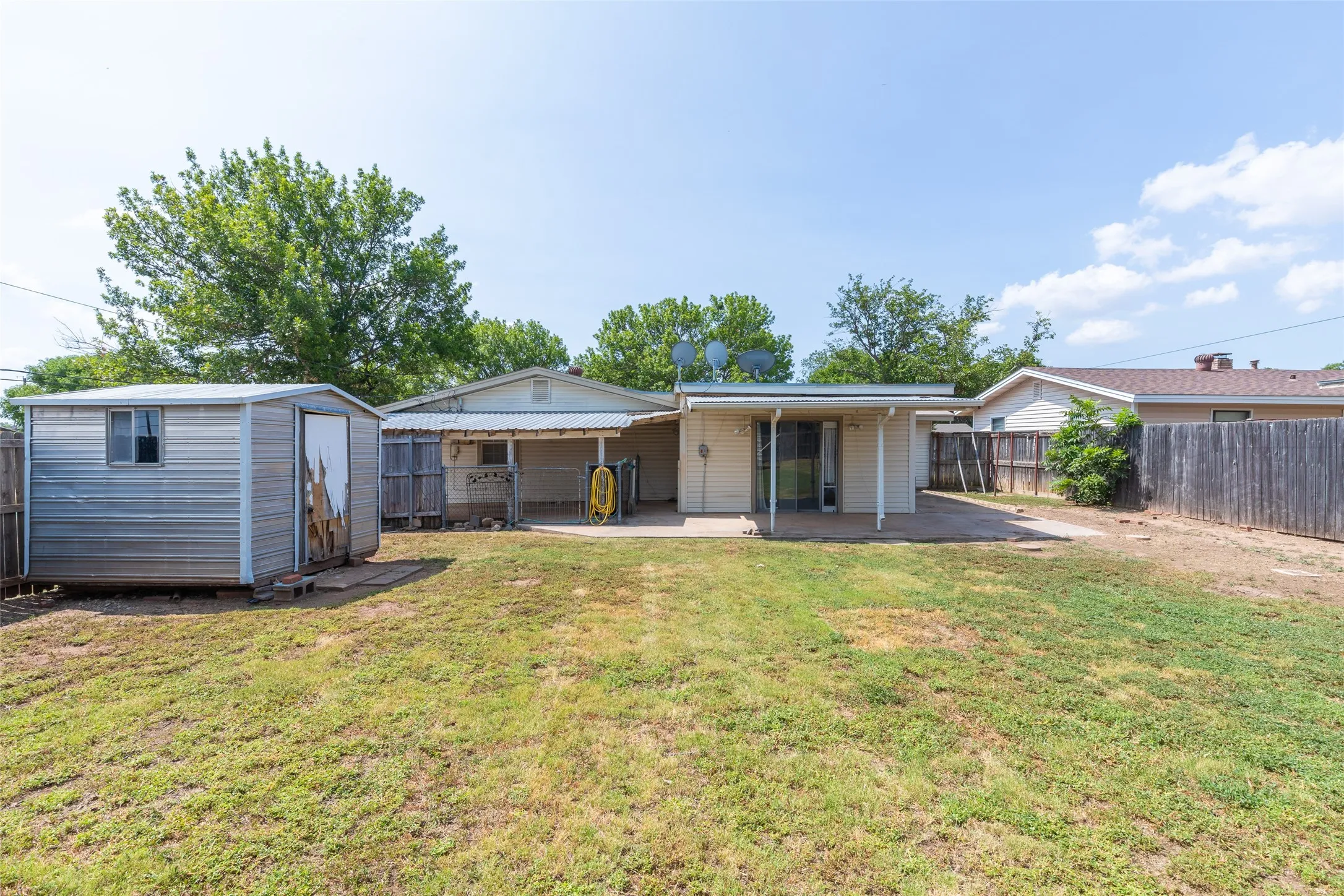 Single Family Residence For Sale in Taylor County , 2502 Bennett Drive, Abilene, Texas 79605, 4 Bedroom, 2 Bathroom, Garage spaces, 1,660 Sqft, built in 1958, mls#21350481, Real Estate Agent in Abilene, Homes For Sale in Taylor county, Homes For Sale in Abilene, Realtor in Abilene Texas, Real Estate Brokerage Independent Realty Texas, Luminita Cordes Realtor