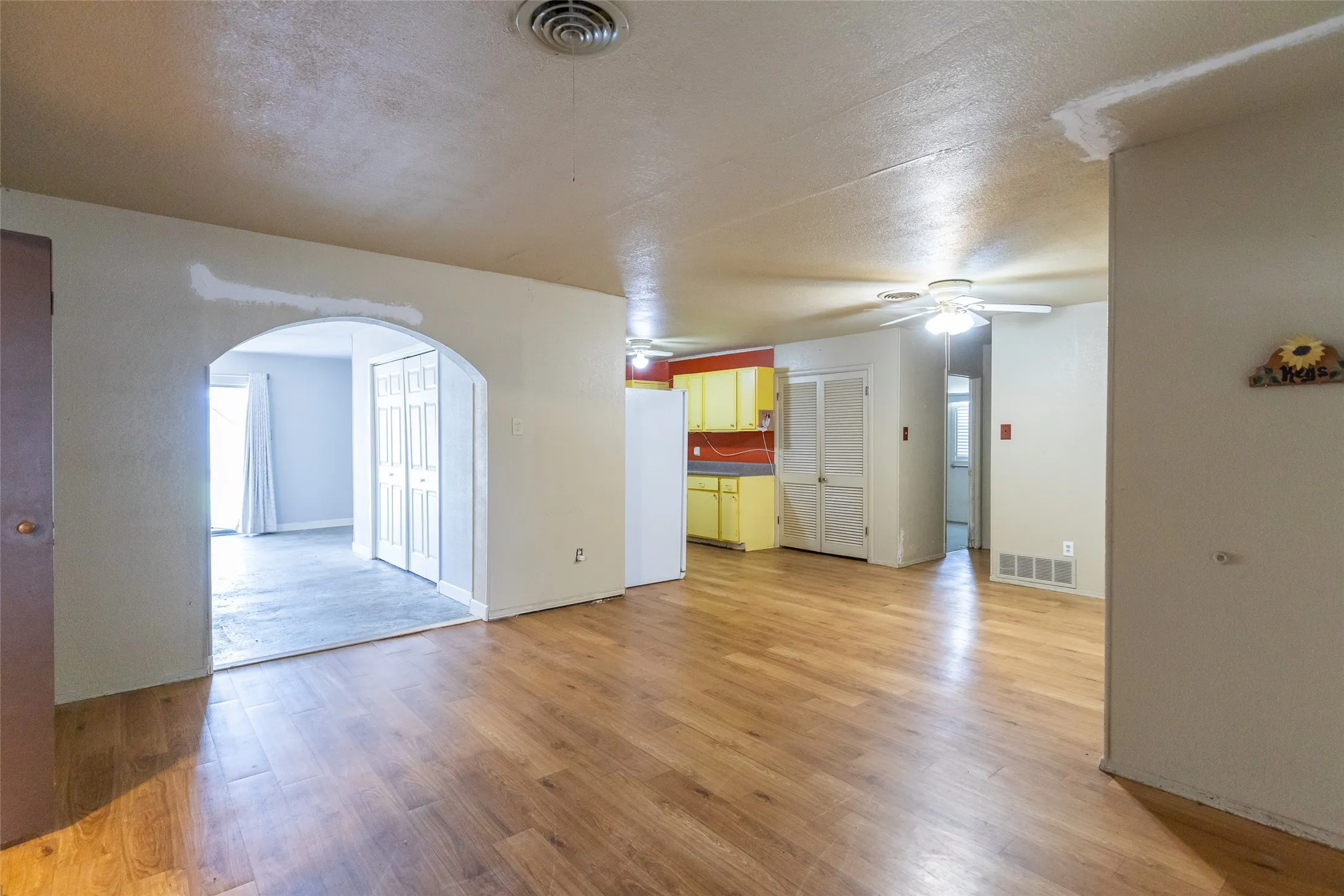 Single Family Residence For Sale in Taylor County , 2502 Bennett Drive, Abilene, Texas 79605, 4 Bedroom, 2 Bathroom, Garage spaces, 1,660 Sqft, built in 1958, mls#21350481, Real Estate Agent in Abilene, Homes For Sale in Taylor county, Homes For Sale in Abilene, Realtor in Abilene Texas, Real Estate Brokerage Independent Realty Texas, Luminita Cordes Realtor