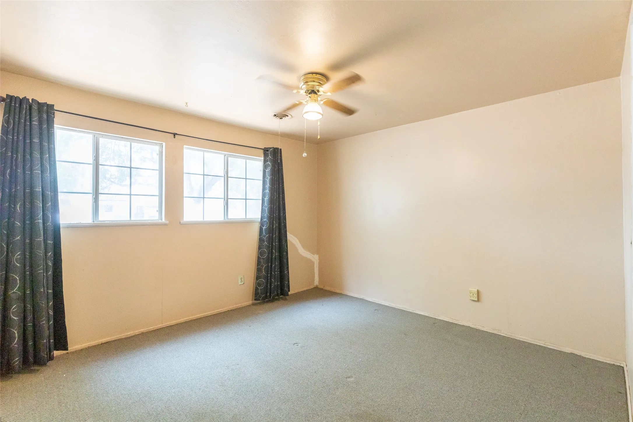 Single Family Residence For Sale in Taylor County , 2502 Bennett Drive, Abilene, Texas 79605, 4 Bedroom, 2 Bathroom, Garage spaces, 1,660 Sqft, built in 1958, mls#21350481, Real Estate Agent in Abilene, Homes For Sale in Taylor county, Homes For Sale in Abilene, Realtor in Abilene Texas, Real Estate Brokerage Independent Realty Texas, Luminita Cordes Realtor
