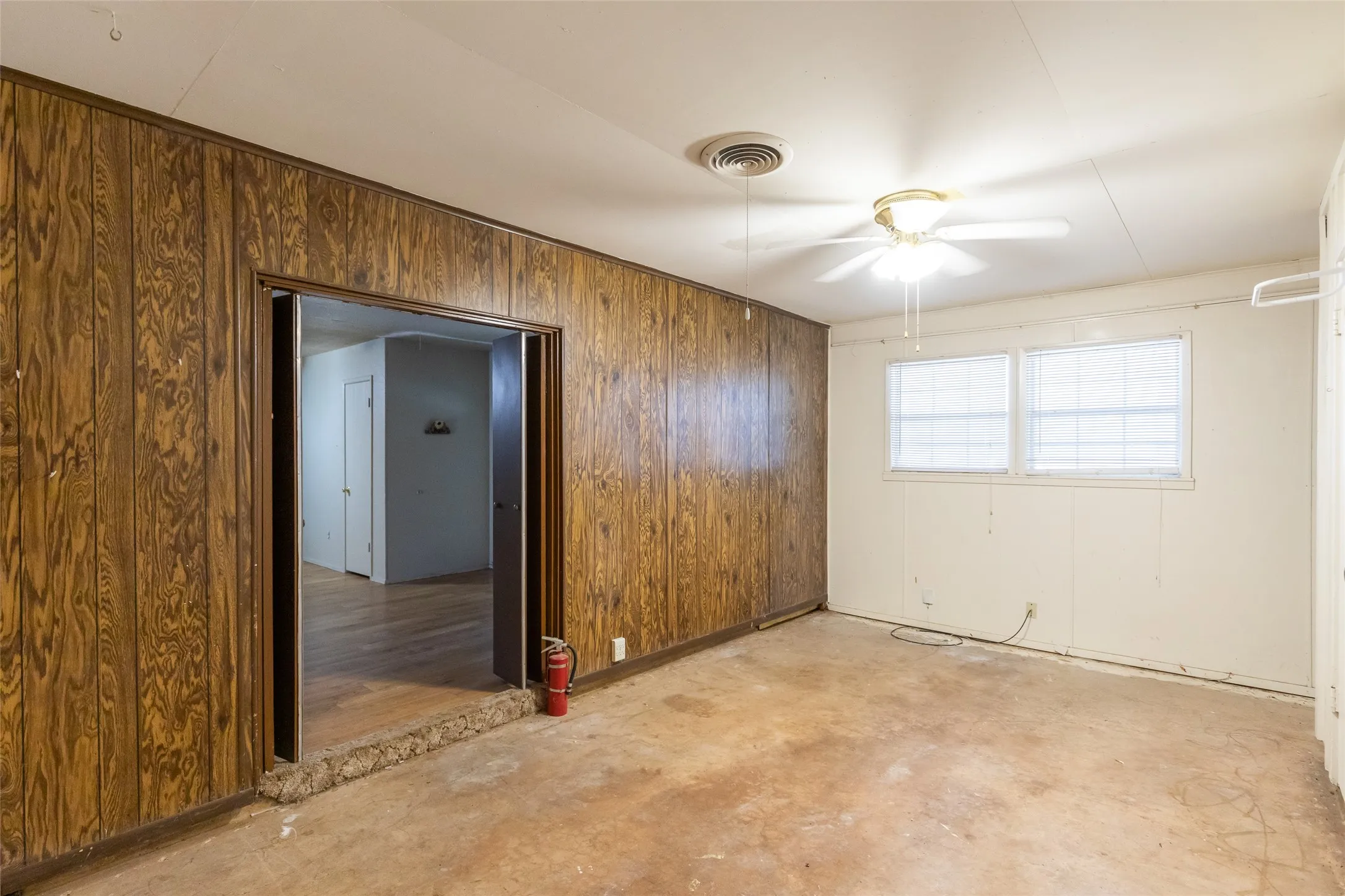 Single Family Residence For Sale in Taylor County , 2502 Bennett Drive, Abilene, Texas 79605, 4 Bedroom, 2 Bathroom, Garage spaces, 1,660 Sqft, built in 1958, mls#21350481, Real Estate Agent in Abilene, Homes For Sale in Taylor county, Homes For Sale in Abilene, Realtor in Abilene Texas, Real Estate Brokerage Independent Realty Texas, Luminita Cordes Realtor