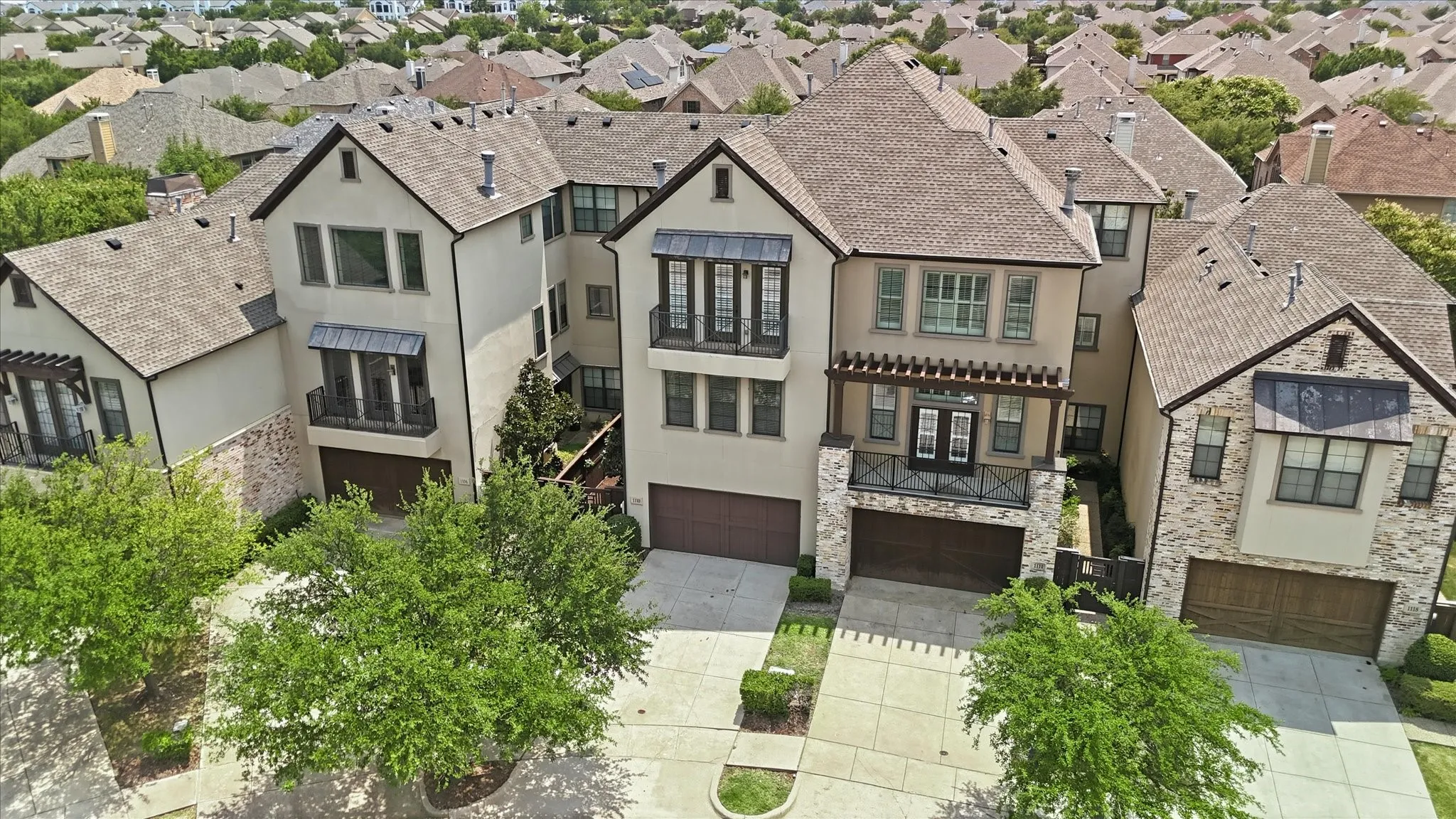 Townhouse For Sale in Dallas County , 1110 Emerson Park Lane, Irving, Texas 75063, 3 Bedroom, 4 Bathroom, 2 Garage spaces, 2,979 Sqft, built in 2006, mls#21348835, Real Estate Agent in Irving, Homes For Sale in Dallas county, Homes For Sale in Irving, Realtor in Irving Texas, Real Estate Brokerage Independent Realty Texas, Luminita Cordes Realtor