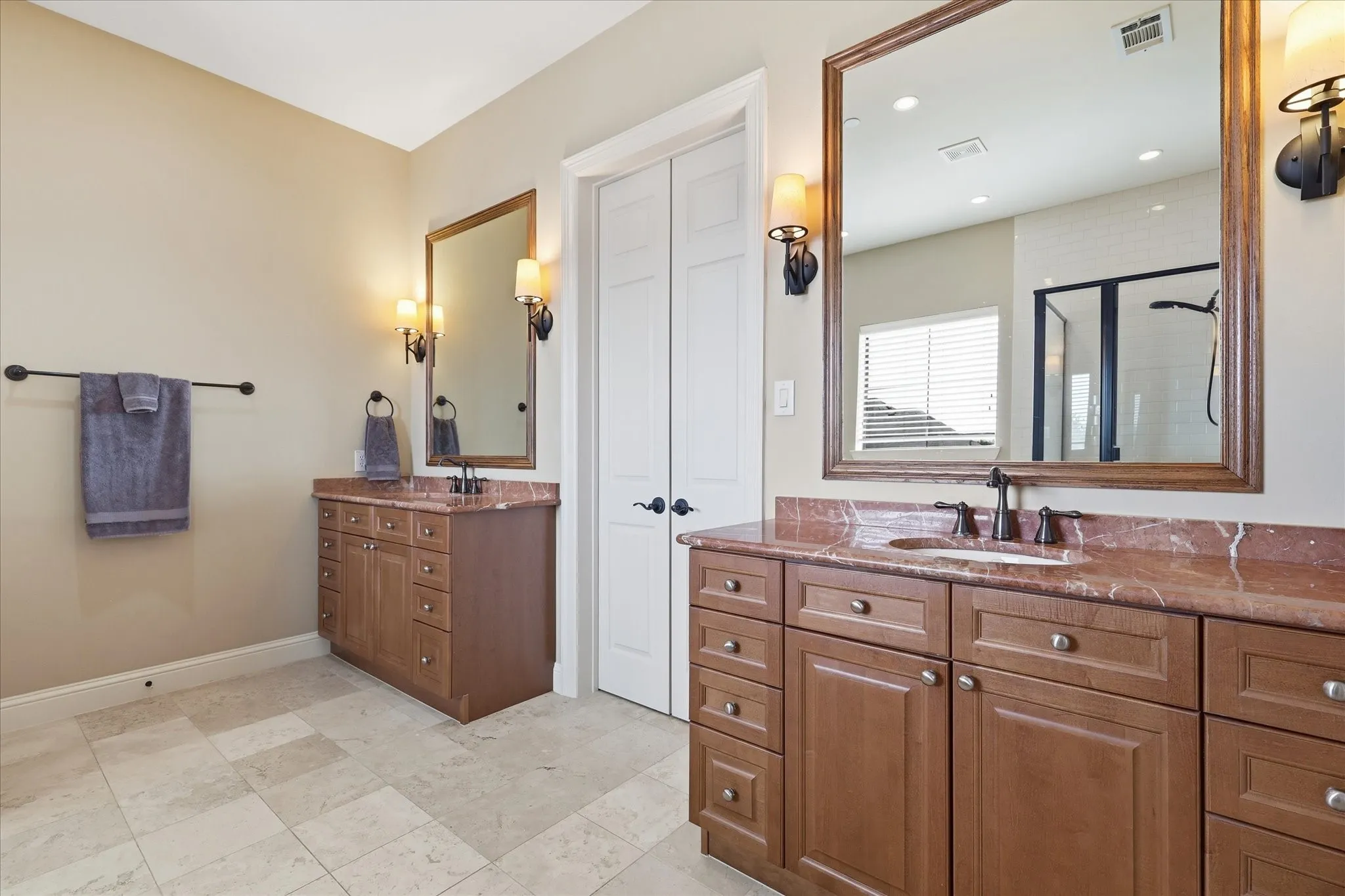 Townhouse For Sale in Dallas County , 1110 Emerson Park Lane, Irving, Texas 75063, 3 Bedroom, 4 Bathroom, 2 Garage spaces, 2,979 Sqft, built in 2006, mls#21348835, Real Estate Agent in Irving, Homes For Sale in Dallas county, Homes For Sale in Irving, Realtor in Irving Texas, Real Estate Brokerage Independent Realty Texas, Luminita Cordes Realtor