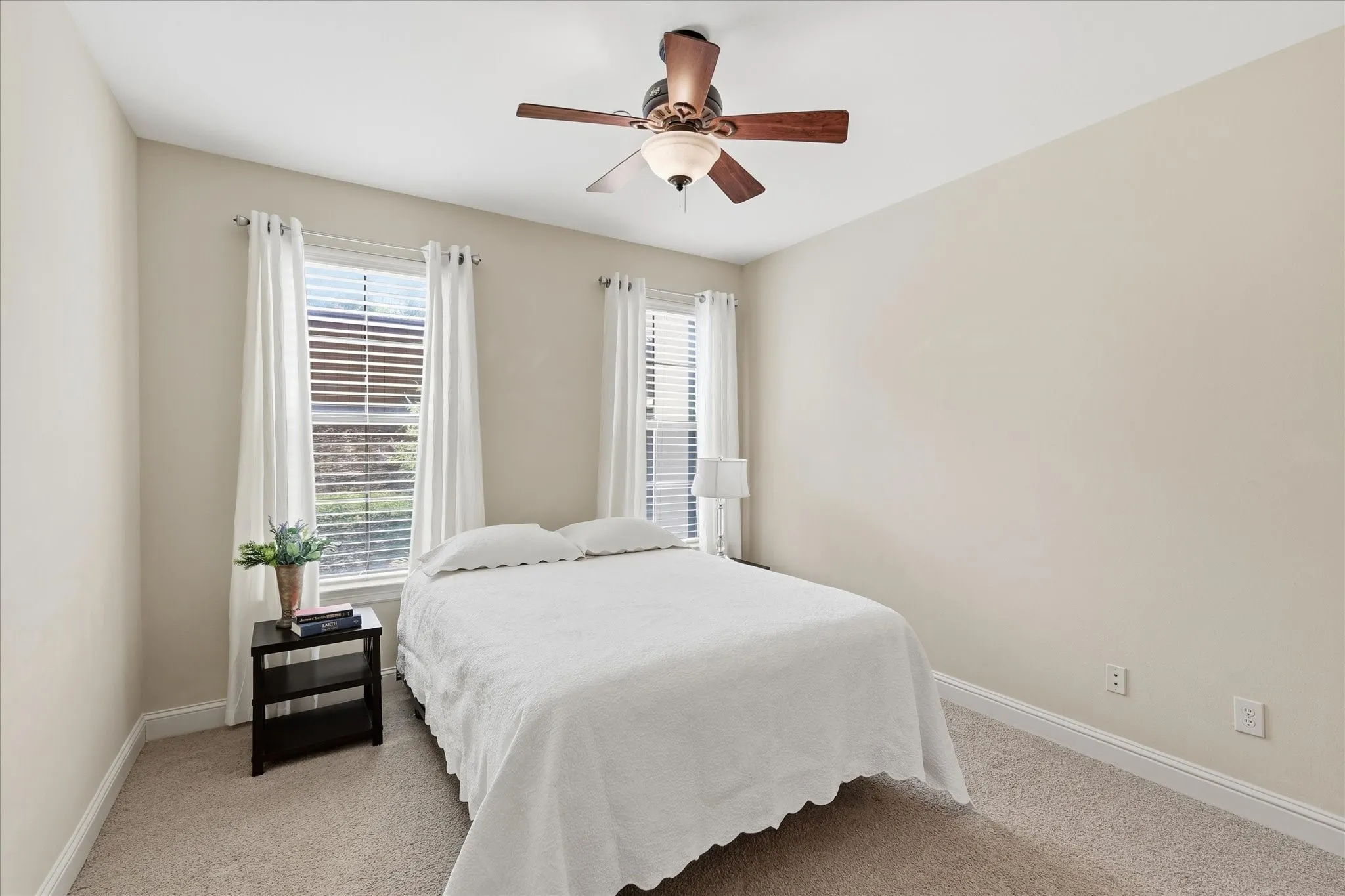 Townhouse For Sale in Dallas County , 1110 Emerson Park Lane, Irving, Texas 75063, 3 Bedroom, 4 Bathroom, 2 Garage spaces, 2,979 Sqft, built in 2006, mls#21348835, Real Estate Agent in Irving, Homes For Sale in Dallas county, Homes For Sale in Irving, Realtor in Irving Texas, Real Estate Brokerage Independent Realty Texas, Luminita Cordes Realtor