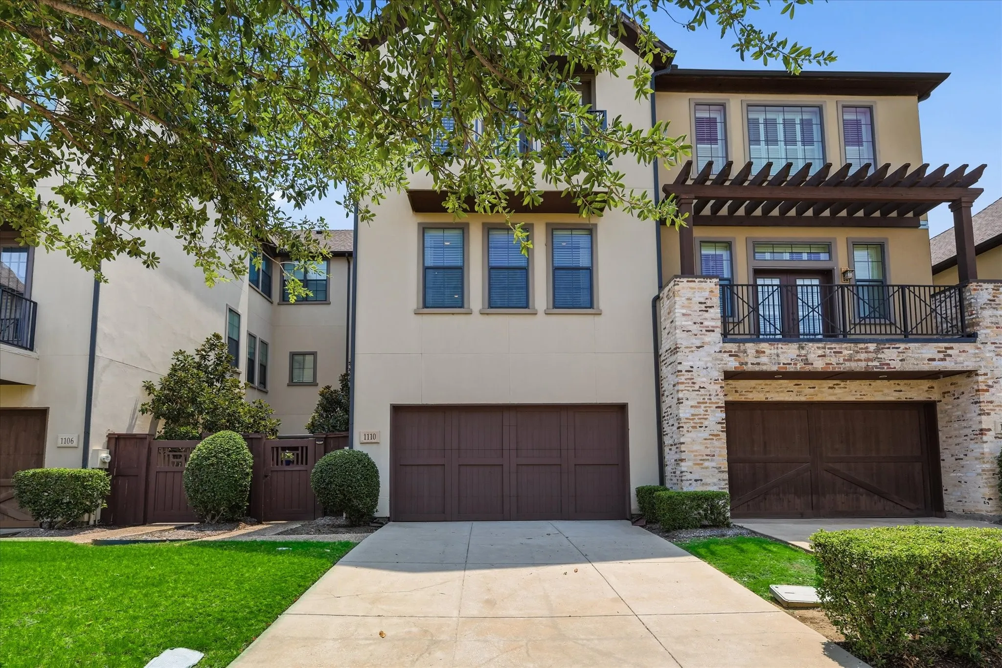 Townhouse For Sale in Dallas County , 1110 Emerson Park Lane, Irving, Texas 75063, 3 Bedroom, 4 Bathroom, 2 Garage spaces, 2,979 Sqft, built in 2006, mls#21348835, Real Estate Agent in Irving, Homes For Sale in Dallas county, Homes For Sale in Irving, Realtor in Irving Texas, Real Estate Brokerage Independent Realty Texas, Luminita Cordes Realtor