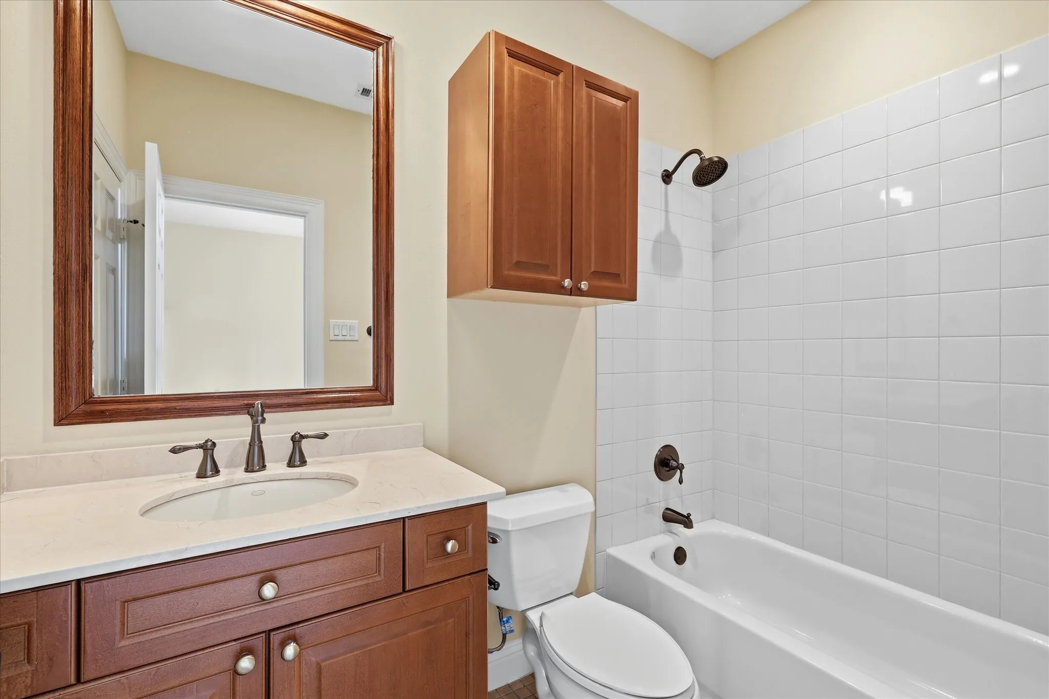 Townhouse For Sale in Dallas County , 1110 Emerson Park Lane, Irving, Texas 75063, 3 Bedroom, 4 Bathroom, 2 Garage spaces, 2,979 Sqft, built in 2006, mls#21348835, Real Estate Agent in Irving, Homes For Sale in Dallas county, Homes For Sale in Irving, Realtor in Irving Texas, Real Estate Brokerage Independent Realty Texas, Luminita Cordes Realtor