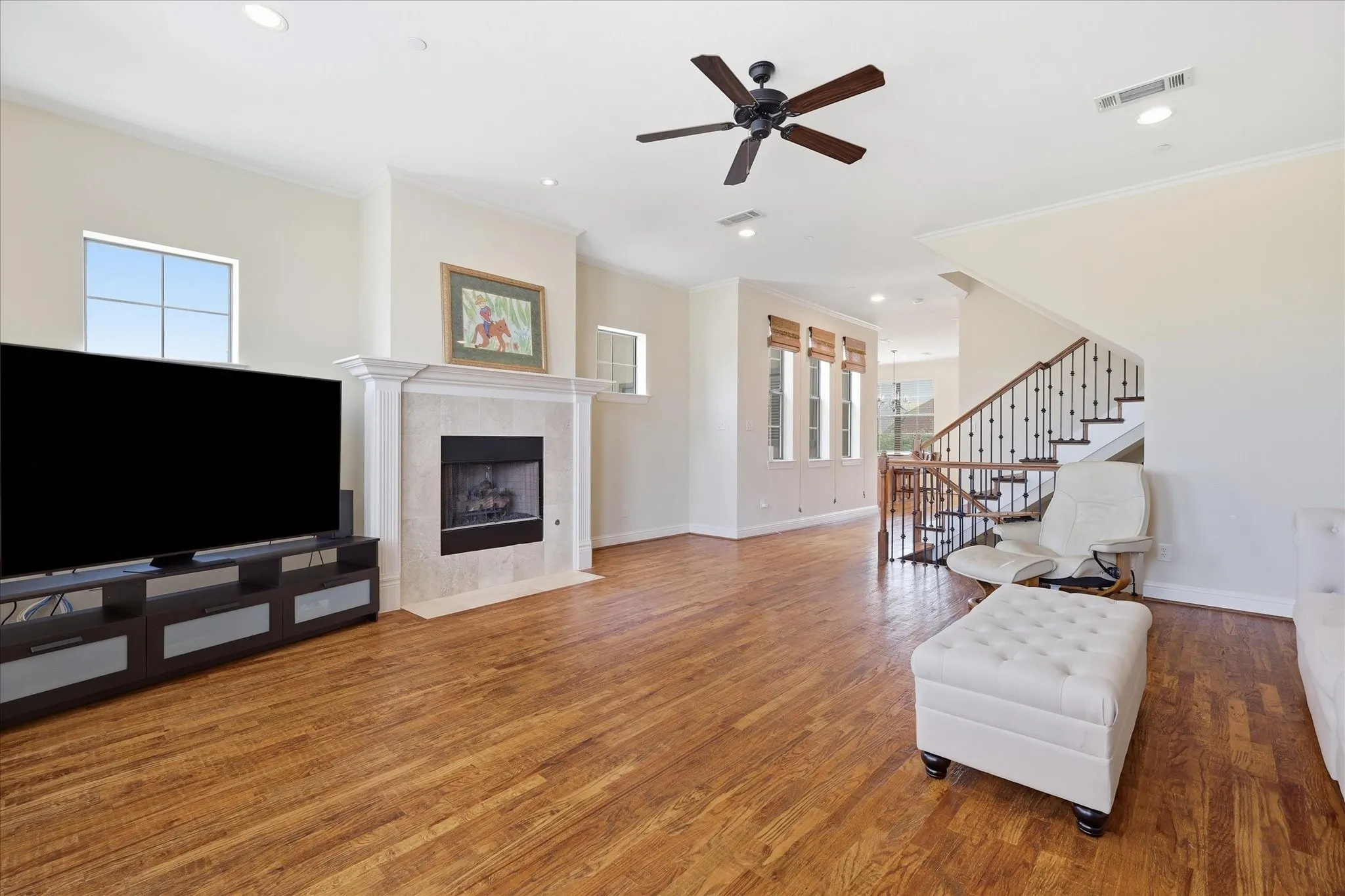 Townhouse For Sale in Dallas County , 1110 Emerson Park Lane, Irving, Texas 75063, 3 Bedroom, 4 Bathroom, 2 Garage spaces, 2,979 Sqft, built in 2006, mls#21348835, Real Estate Agent in Irving, Homes For Sale in Dallas county, Homes For Sale in Irving, Realtor in Irving Texas, Real Estate Brokerage Independent Realty Texas, Luminita Cordes Realtor
