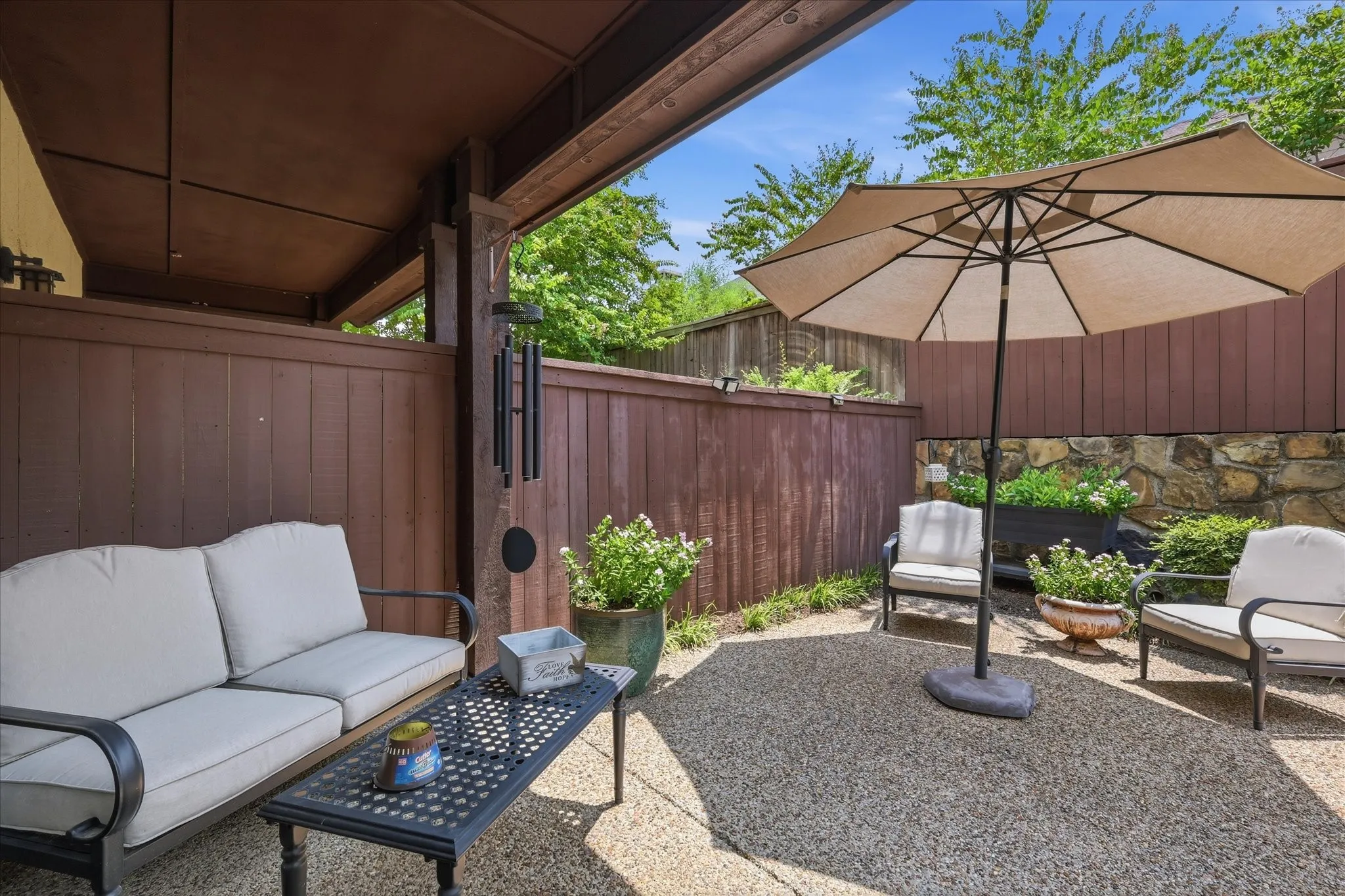 Townhouse For Sale in Dallas County , 1110 Emerson Park Lane, Irving, Texas 75063, 3 Bedroom, 4 Bathroom, 2 Garage spaces, 2,979 Sqft, built in 2006, mls#21348835, Real Estate Agent in Irving, Homes For Sale in Dallas county, Homes For Sale in Irving, Realtor in Irving Texas, Real Estate Brokerage Independent Realty Texas, Luminita Cordes Realtor