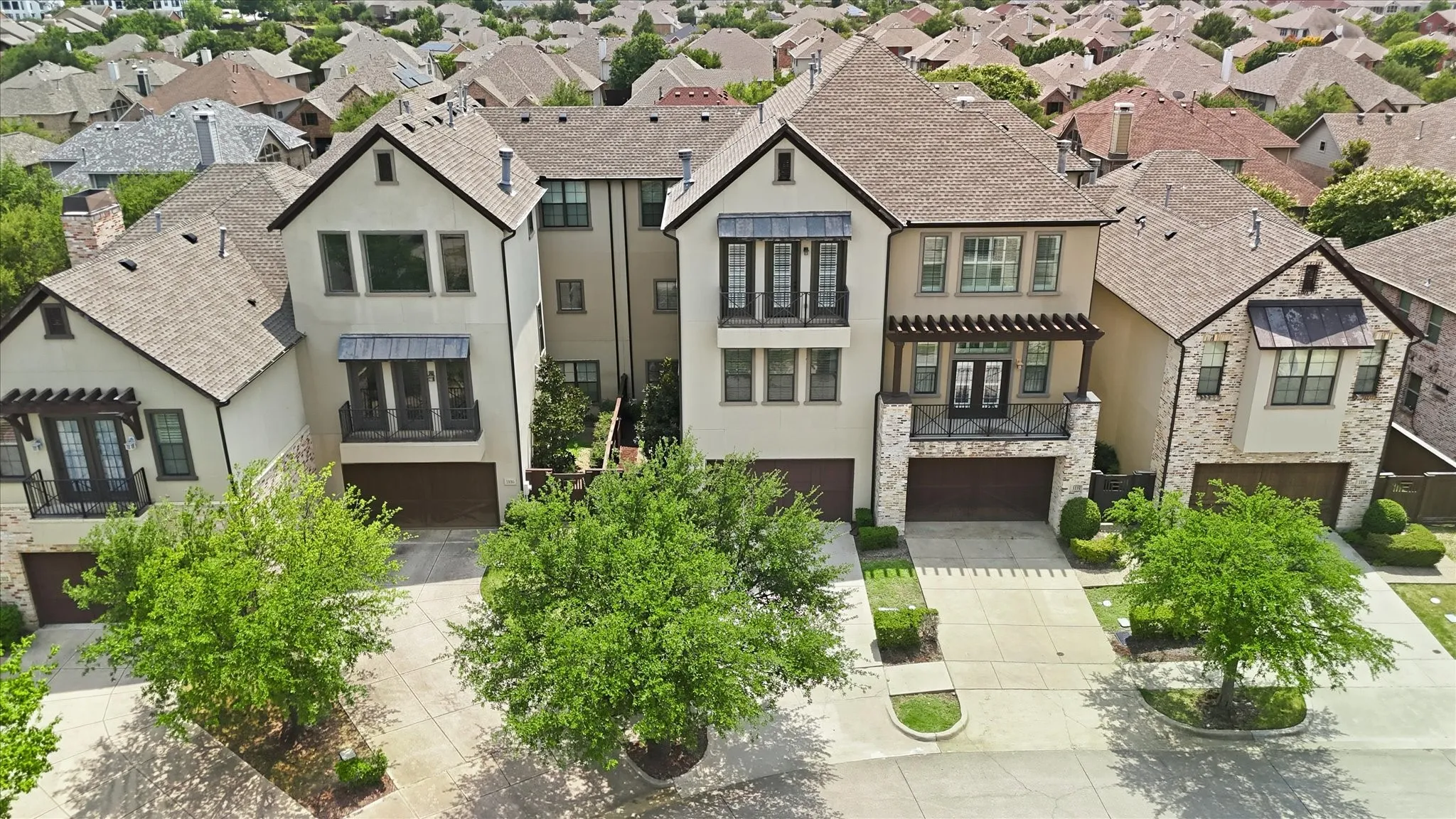 Townhouse For Sale in Dallas County , 1110 Emerson Park Lane, Irving, Texas 75063, 3 Bedroom, 4 Bathroom, 2 Garage spaces, 2,979 Sqft, built in 2006, mls#21348835, Real Estate Agent in Irving, Homes For Sale in Dallas county, Homes For Sale in Irving, Realtor in Irving Texas, Real Estate Brokerage Independent Realty Texas, Luminita Cordes Realtor