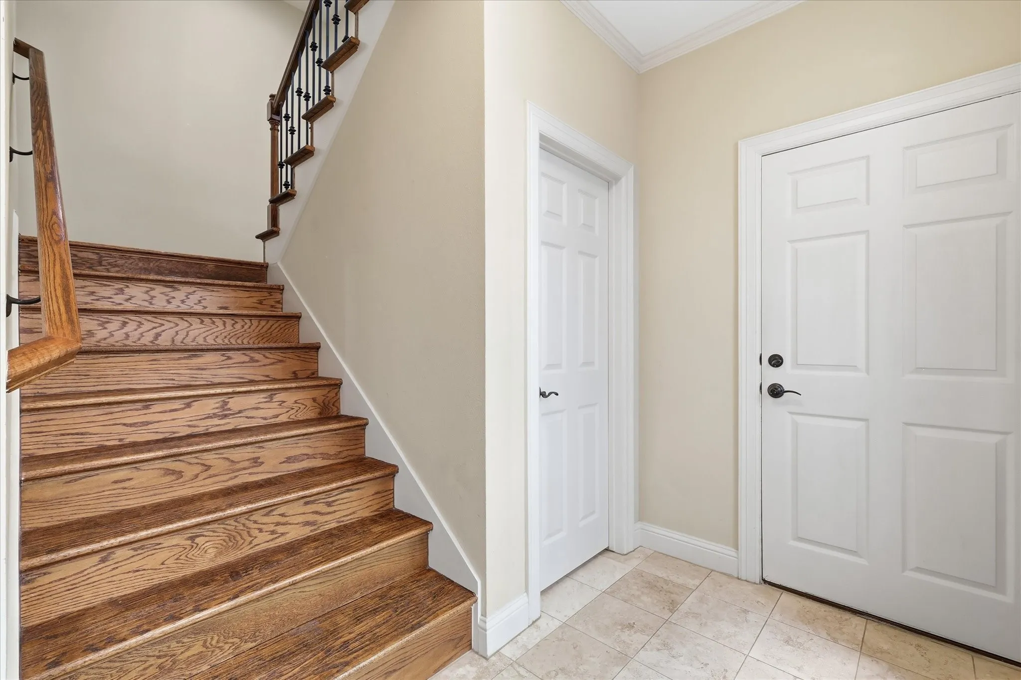 Townhouse For Sale in Dallas County , 1110 Emerson Park Lane, Irving, Texas 75063, 3 Bedroom, 4 Bathroom, 2 Garage spaces, 2,979 Sqft, built in 2006, mls#21348835, Real Estate Agent in Irving, Homes For Sale in Dallas county, Homes For Sale in Irving, Realtor in Irving Texas, Real Estate Brokerage Independent Realty Texas, Luminita Cordes Realtor
