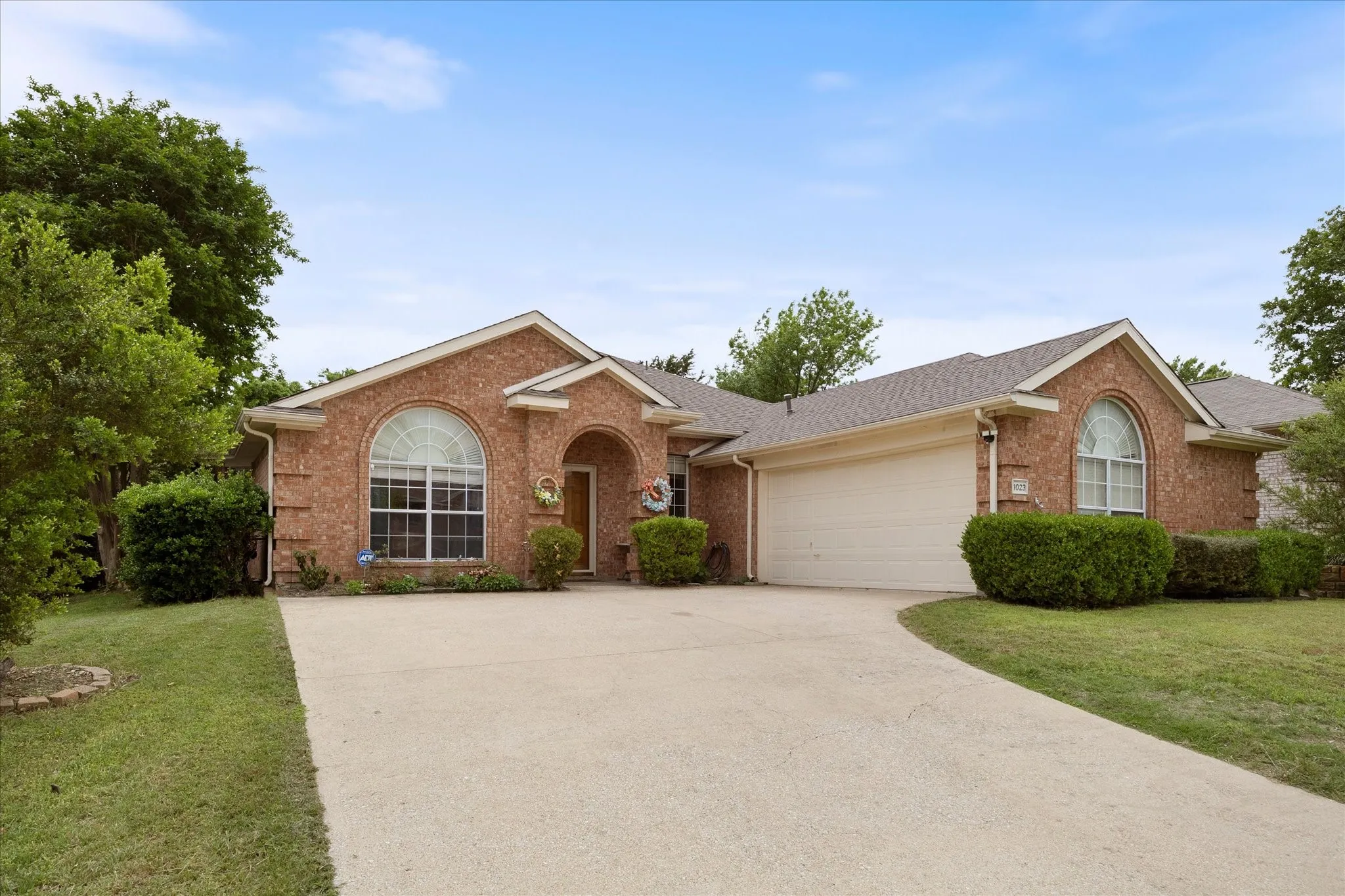 Single Family Residence For Sale in Rockwall County , 1023 High Cotton Lane, Rockwall, Texas 75087, 4 Bedroom, 3 Bathroom, 2 Garage spaces, 2,680 Sqft, built in 2001, Price $375,000, mls#21352429, Real Estate Agent in Rockwall, Homes For Sale in Rockwall county, Homes For Sale in Rockwall, Realtor in Rockwall Texas, Real Estate Brokerage Independent Realty Texas, Luminita Cordes Realtor
