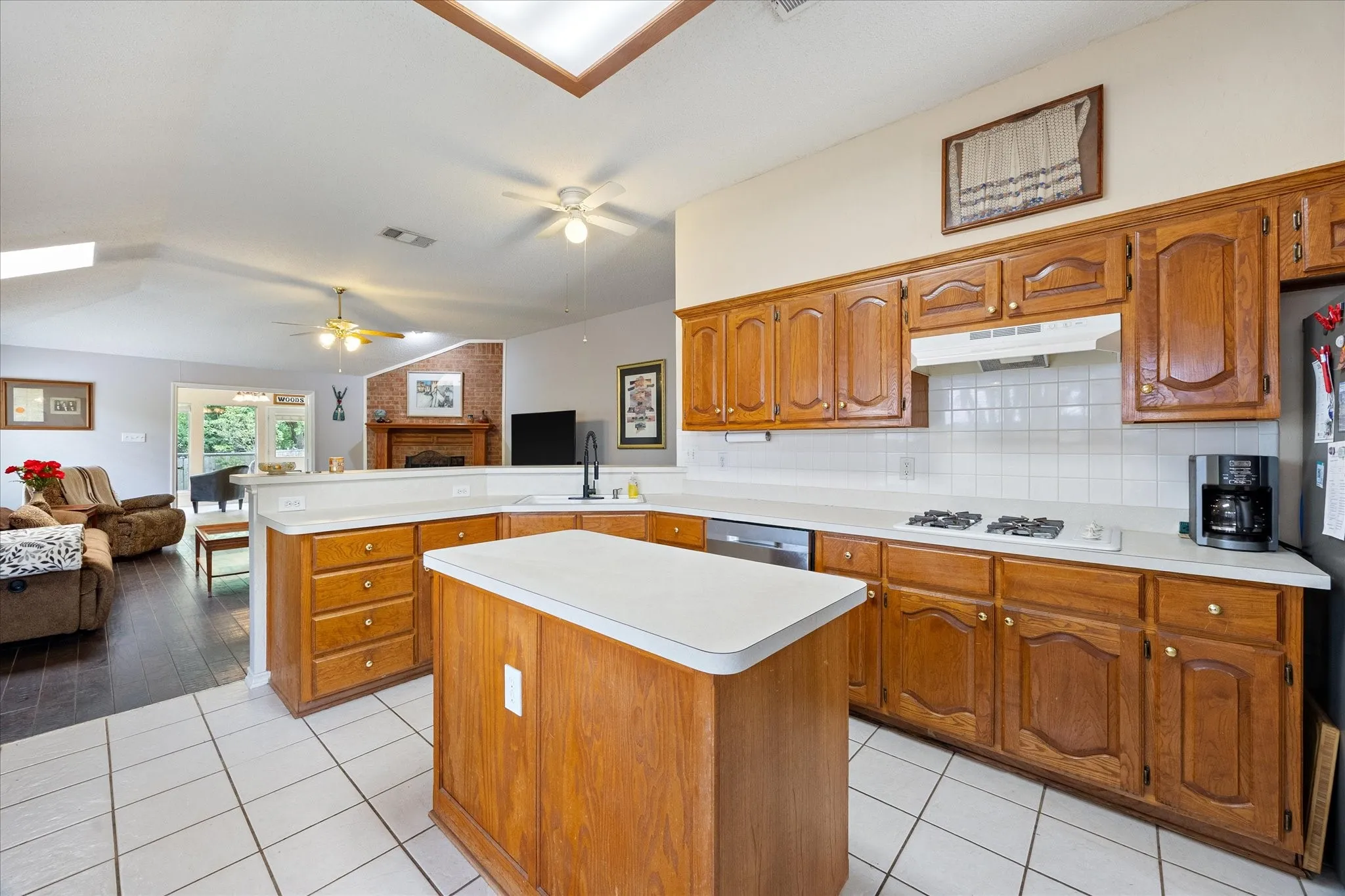 Single Family Residence For Sale in Rockwall County , 1023 High Cotton Lane, Rockwall, Texas 75087, 4 Bedroom, 3 Bathroom, 2 Garage spaces, 2,680 Sqft, built in 2001, Price $375,000, mls#21352429, Real Estate Agent in Rockwall, Homes For Sale in Rockwall county, Homes For Sale in Rockwall, Realtor in Rockwall Texas, Real Estate Brokerage Independent Realty Texas, Luminita Cordes Realtor