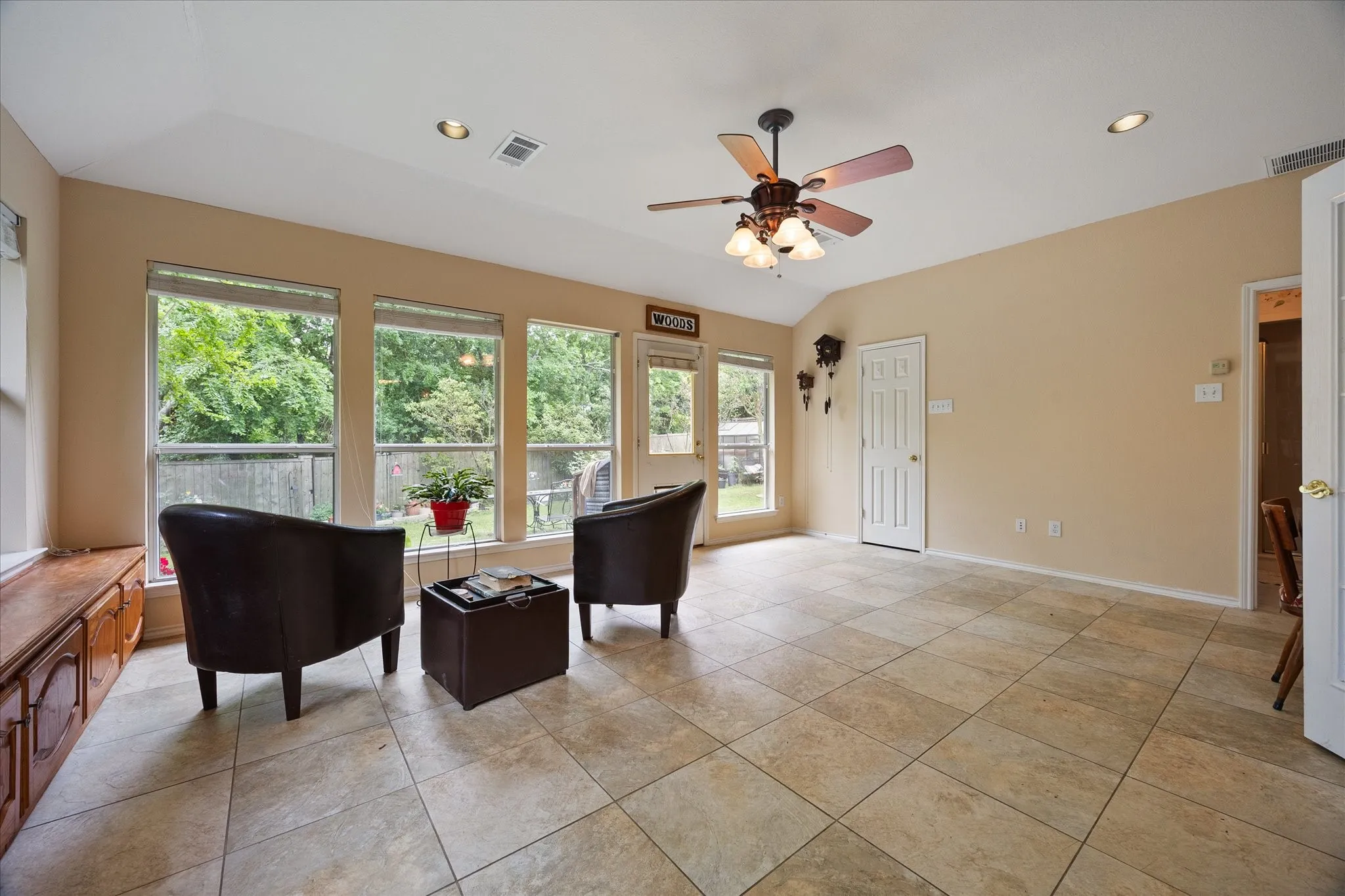 Single Family Residence For Sale in Rockwall County , 1023 High Cotton Lane, Rockwall, Texas 75087, 4 Bedroom, 3 Bathroom, 2 Garage spaces, 2,680 Sqft, built in 2001, Price $375,000, mls#21352429, Real Estate Agent in Rockwall, Homes For Sale in Rockwall county, Homes For Sale in Rockwall, Realtor in Rockwall Texas, Real Estate Brokerage Independent Realty Texas, Luminita Cordes Realtor