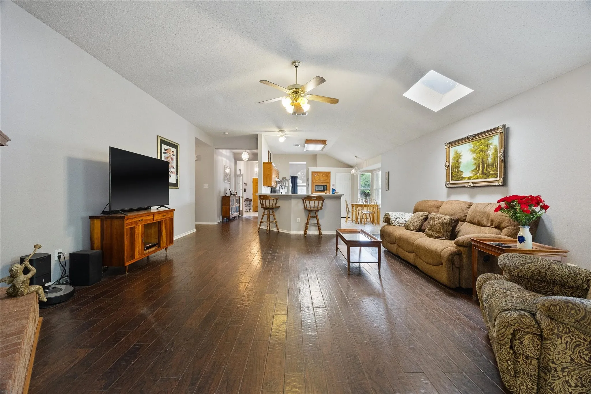 Single Family Residence For Sale in Rockwall County , 1023 High Cotton Lane, Rockwall, Texas 75087, 4 Bedroom, 3 Bathroom, 2 Garage spaces, 2,680 Sqft, built in 2001, Price $375,000, mls#21352429, Real Estate Agent in Rockwall, Homes For Sale in Rockwall county, Homes For Sale in Rockwall, Realtor in Rockwall Texas, Real Estate Brokerage Independent Realty Texas, Luminita Cordes Realtor