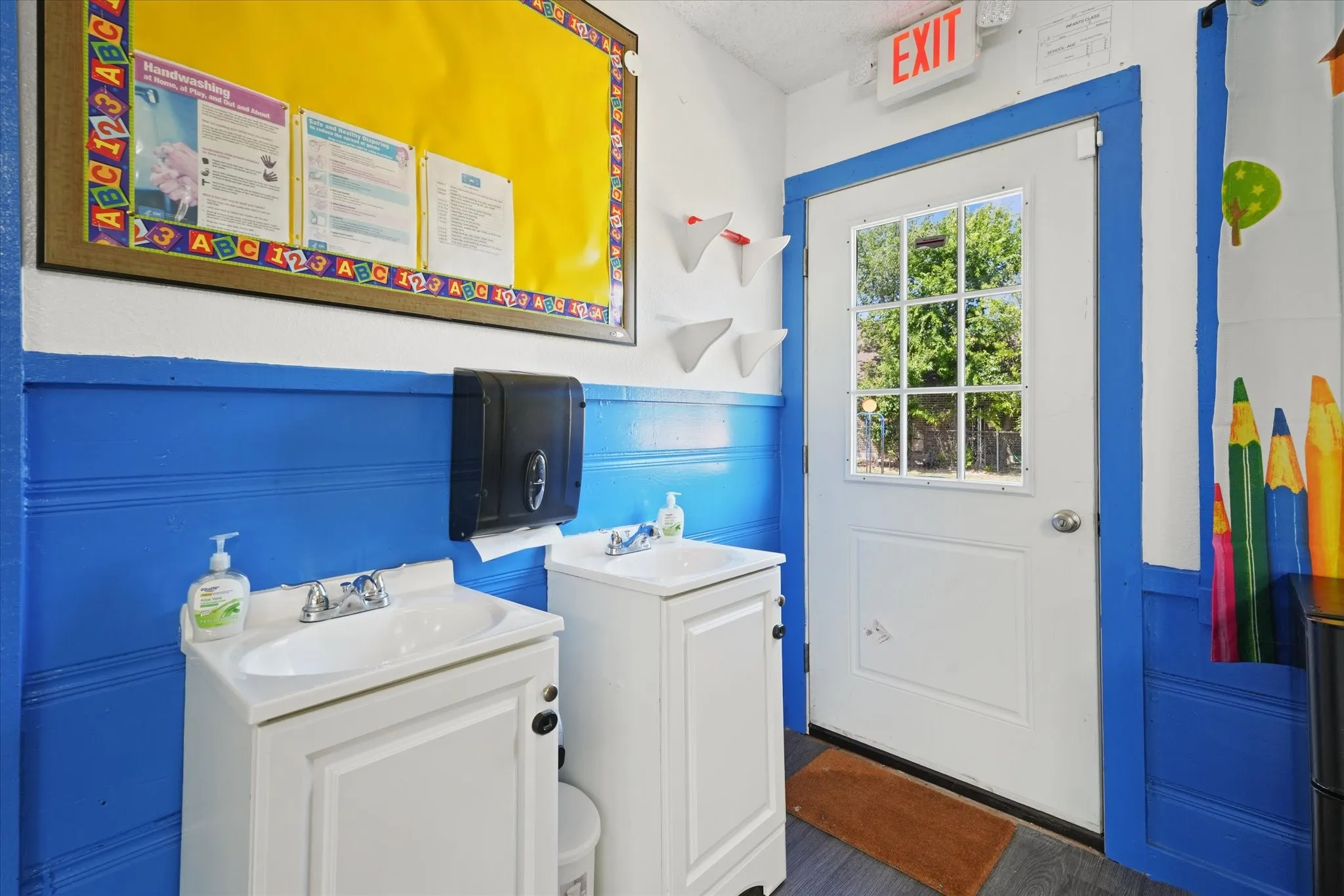 Office For Rent in Tarrant County , 652 Meadow Park Drive, White Settlement, Texas 76108, 0, 0, Garage spaces, 0 Sqft, built in 1952, mls#21350530, Real Estate Agent in White Settlement, Homes For Rent in Tarrant county, Homes For Rent in White Settlement, Realtor in White Settlement Texas, Real Estate Brokerage Independent Realty Texas, Luminita Cordes Realtor