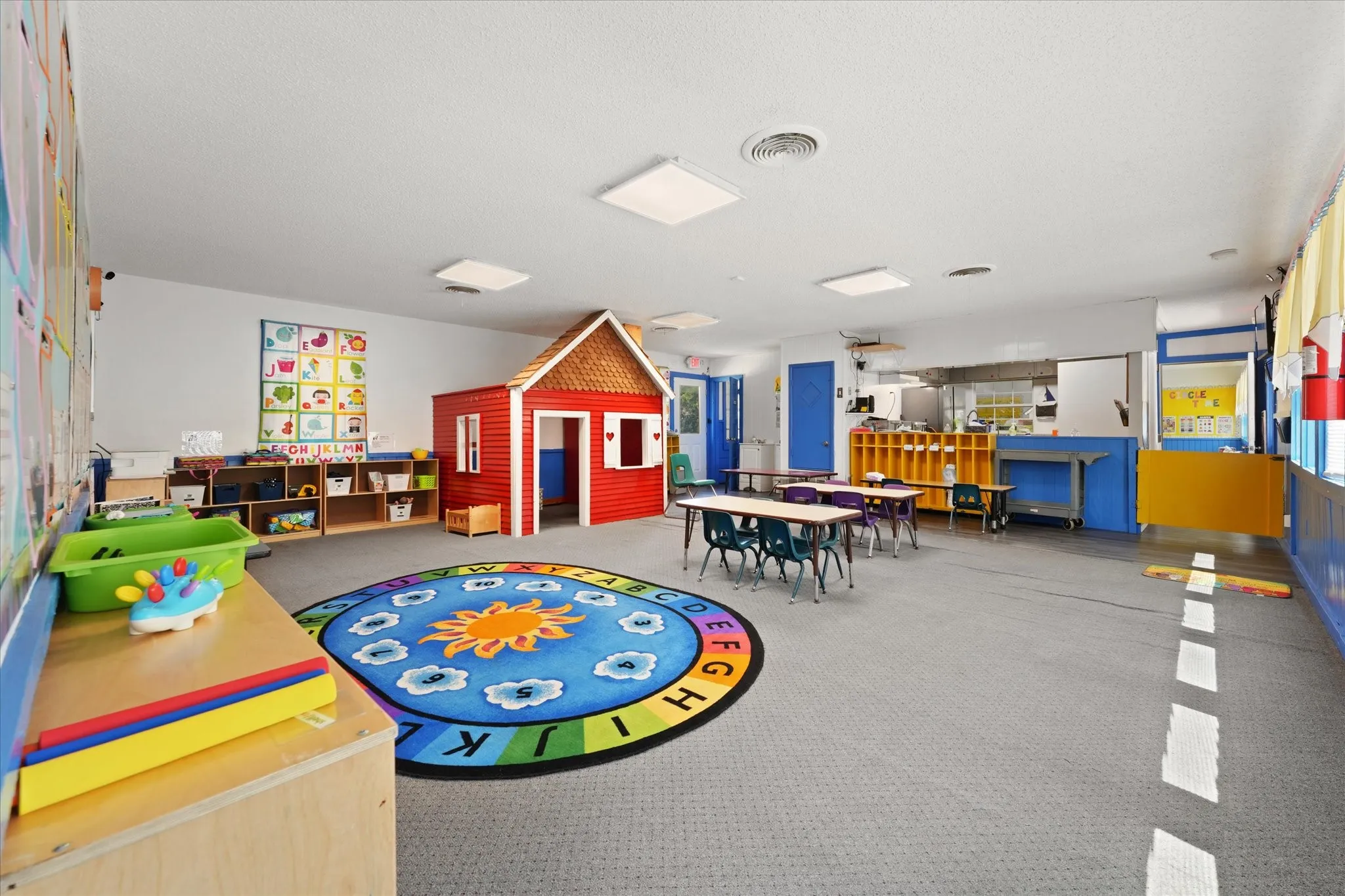 Bright, spacious learning environment featuring resilient composite flooring, recessed ceiling lighting, and multiple functional zones