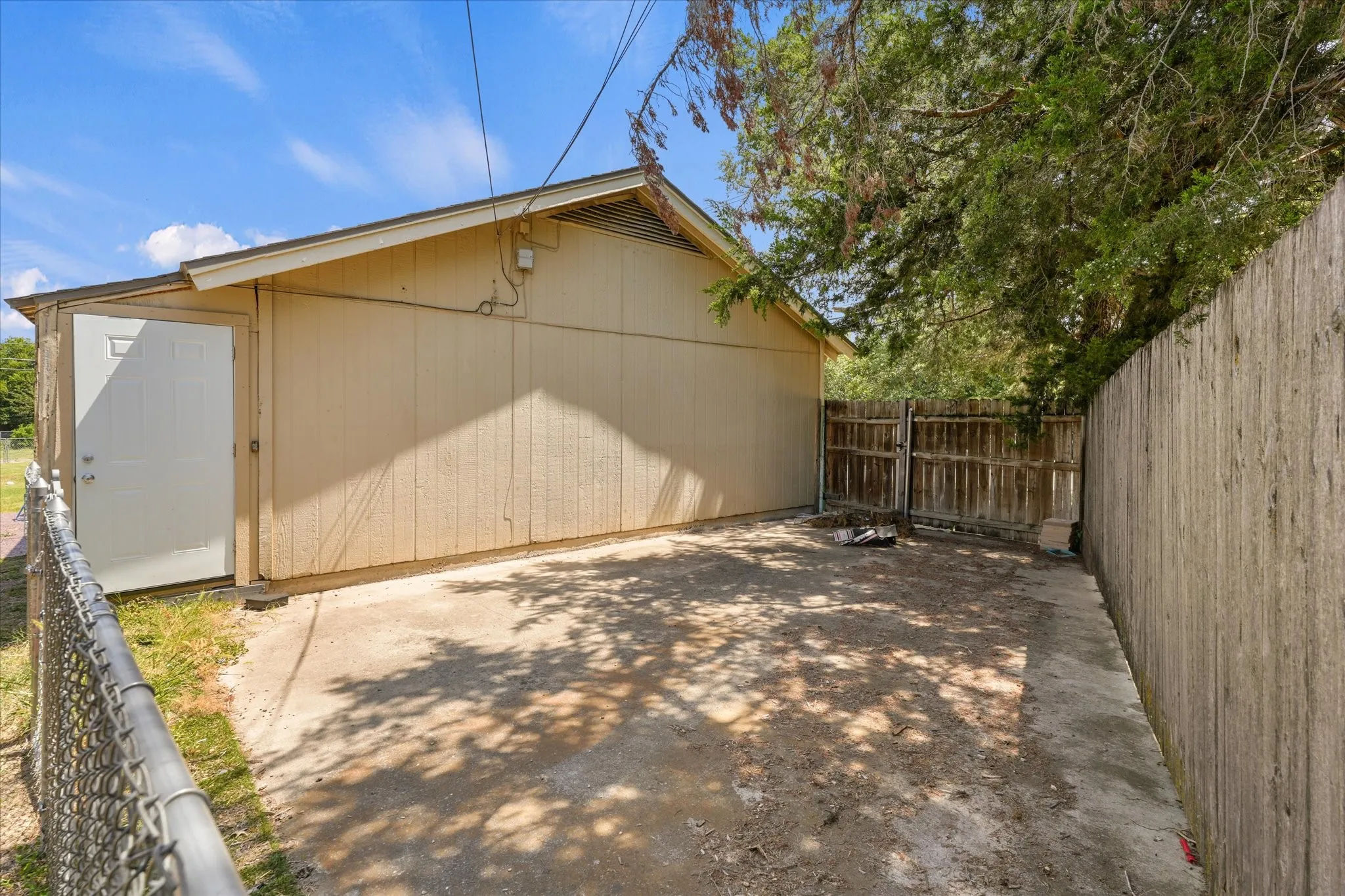 Office For Rent in Tarrant County , 652 Meadow Park Drive, White Settlement, Texas 76108, 0, 0, Garage spaces, 0 Sqft, built in 1952, mls#21350530, Real Estate Agent in White Settlement, Homes For Rent in Tarrant county, Homes For Rent in White Settlement, Realtor in White Settlement Texas, Real Estate Brokerage Independent Realty Texas, Luminita Cordes Realtor