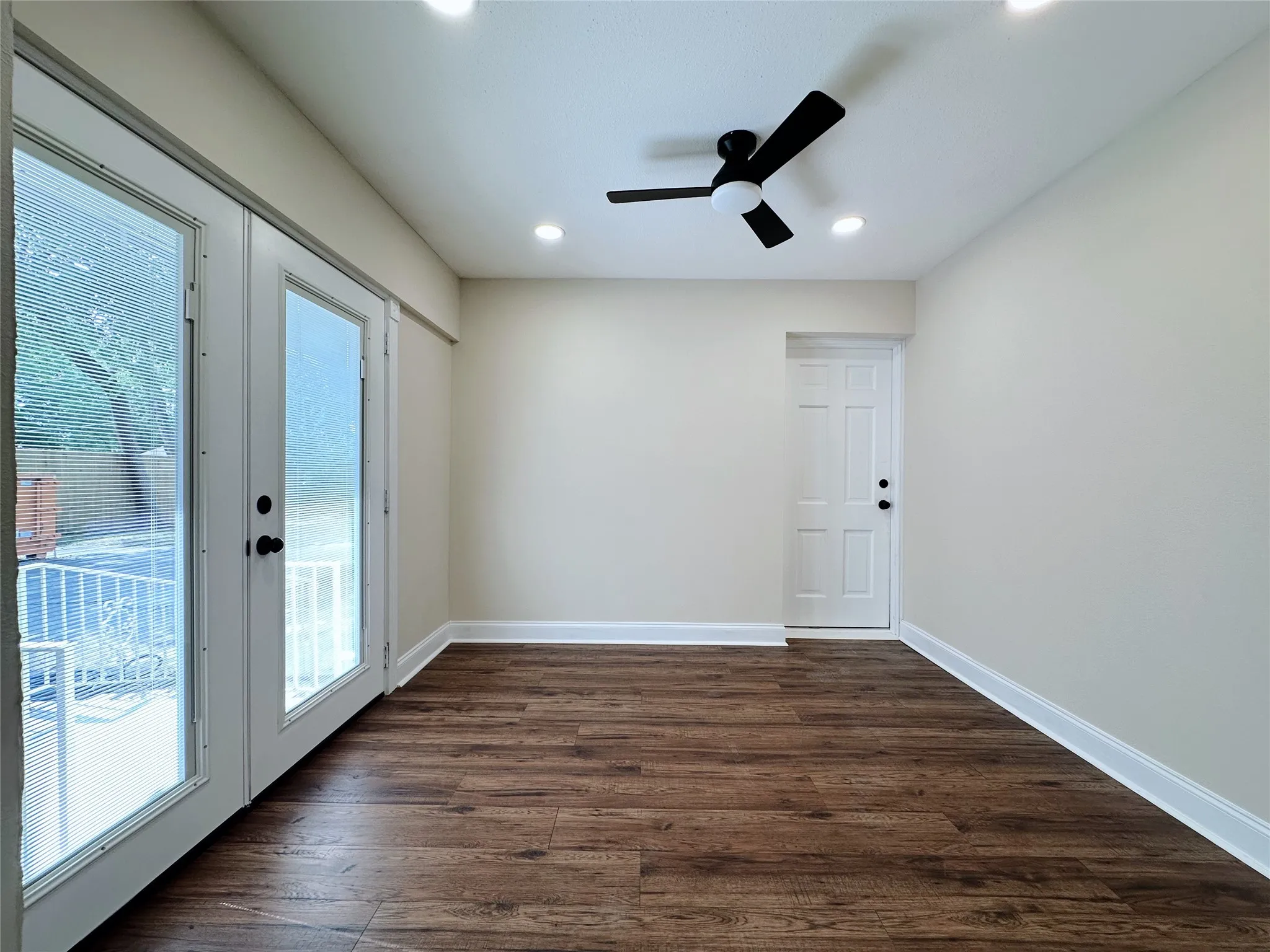 Single Family Residence For Sale in Dallas County , 1814 Walnut Avenue, Carrollton, Texas 75006, 3 Bedroom, 2 Bathroom, 2 Garage spaces, 1,705 Sqft, built in 1961, mls#21352434, Real Estate Agent in Carrollton, Homes For Sale in Dallas county, Homes For Sale in Carrollton, Realtor in Carrollton Texas, Real Estate Brokerage Independent Realty Texas, Luminita Cordes Realtor